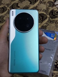 تيكنو كامون ٤٠ بريمير • ٢٥٦ جيجا • صحة البطارية ٩٦