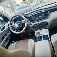 كيا سورنتو خليجي  رقم بغداد الماني بسمي  موديل2018 شكل ال٢٠  لون ابيض ...