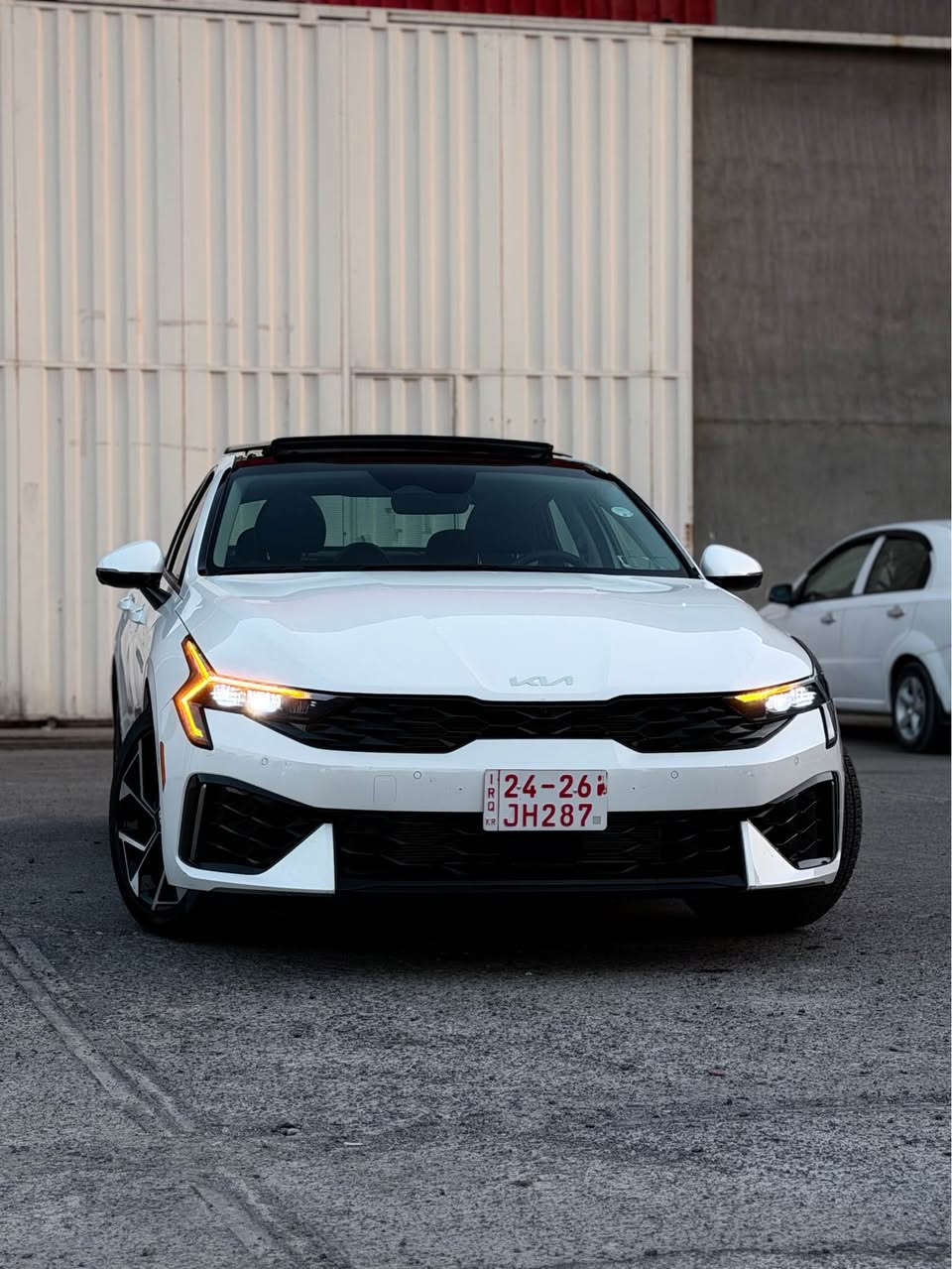 KIA K5 EX 2025🚘
فول فول فول ١/١
ما ماشية غير ٥ الف
محرك 2.5L 

***********
***********

8 sepeed Transmission
✨ المواصفات فول فول (Full Option):

 🟥5 كاميرات
كشن خزن ميمورى
كشن حار بارد 
بصمة ( ابواب + صندوق ) 
🟥 تشغيل عن بعد 
🟥 شاشة جبيرة ( كار بلي + اندرويد )
🟥 واير ليس شحن 
🟥مثبت سرعة 
🟥قيادة ذاتية 
🟥تحديد مسار 
🟥 رادار امامي 
🟥رادار جانبي 
🟥رادار خلفي 
🟥كامرا دوارة ١٨٠
🟥مثبت ستيرن 
🟥سايد بريك بصمة 
🟥مودات قيادة ( نورمال - سبورت - سبورت بلاص - كوستم)
🟥كشنات تدفئة 
🟥 بانوراما 
🟥تبريد بيانو 
🟥تبريد قطعتين 
تتحكم بيهه بالشاشة
🟥كيجات بالعداد تظهرلك قراءة (حماوة الدهن - التيربو - العزم)
🟥كيجات دجتال تتغير ويا كل مود مثل ماموضح بالصورة
🟥كير دكمً ٨ سرعات + شفتات ستيرن 
🟥نظام سماعات BOSE اقوى انظمة سماعات
🟥جامات اوتو
🟥اوتو هولد
🟥كشنات جلد
🟥لدات امامي خلفي 
🟥وبعد هواي مواصفات بيهه
سيارة بدون صبخ
سيارة رقم كاتى تترقم اربيل
رقم الشاصى

KNAG34J75S5331300

***********
*********** أربيل, العراق
