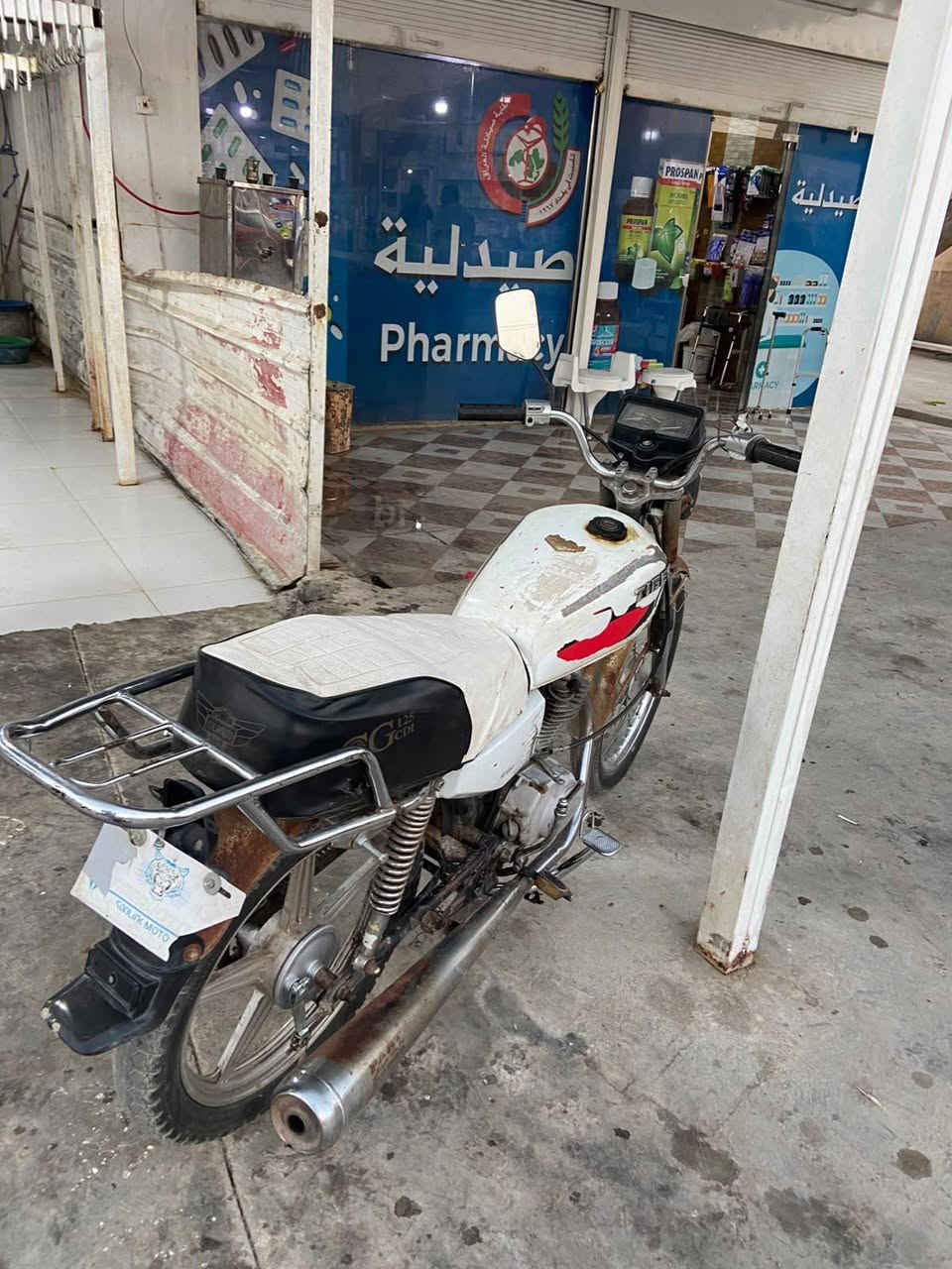 السلام عليكم 
دراجه للبيع مال تعاليل 
لايت شقال وياله زينه دبلات شقاله يعوزو مصرف قليل 
سعرو 160وبي مجال مكاني الحاج علي 
***********
خاص ما ارد

