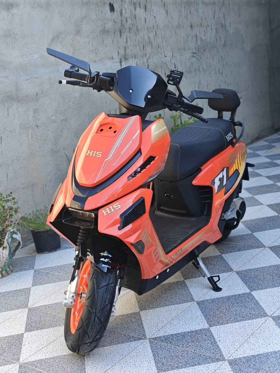 سلام عليكم من رخصت صاحب الكروب دراجه شحن F1 بطاريات 6 HlS ملف 3000 70 كيلو تمشي + دمام سرعه 90 حقيقي شلعه ومعدل المكان ديالى تقاطع القدس السعر 1250 أو مراوس ب تايكر أو نامه برو ***********
