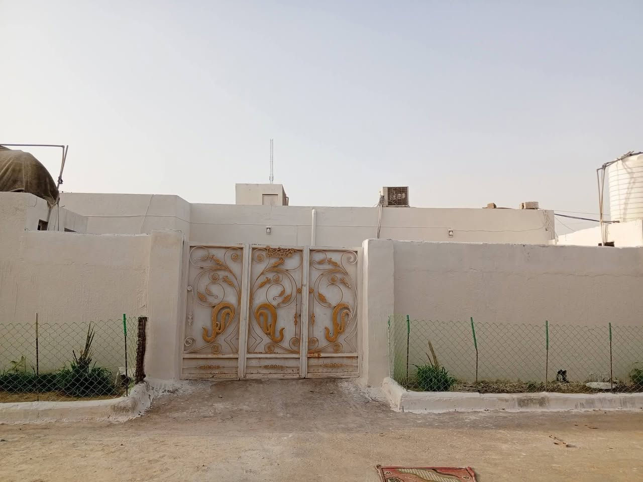 السلام عليكم 
يتوفر بيت للبيع 
طابو زراعي عراقي
مساحه البيت 300متر
يتوفر من 4 غرف موزع صاله ديوان كبير 
الموقع ميسان حي سلام الدوانم 
يتوفر كامل الخدمات ماي مجاري كهرباء
السعر  115 مليون وقابل للتفاوض 
الاستفسار الإتصال ‏‪‏‪‏‪***********
