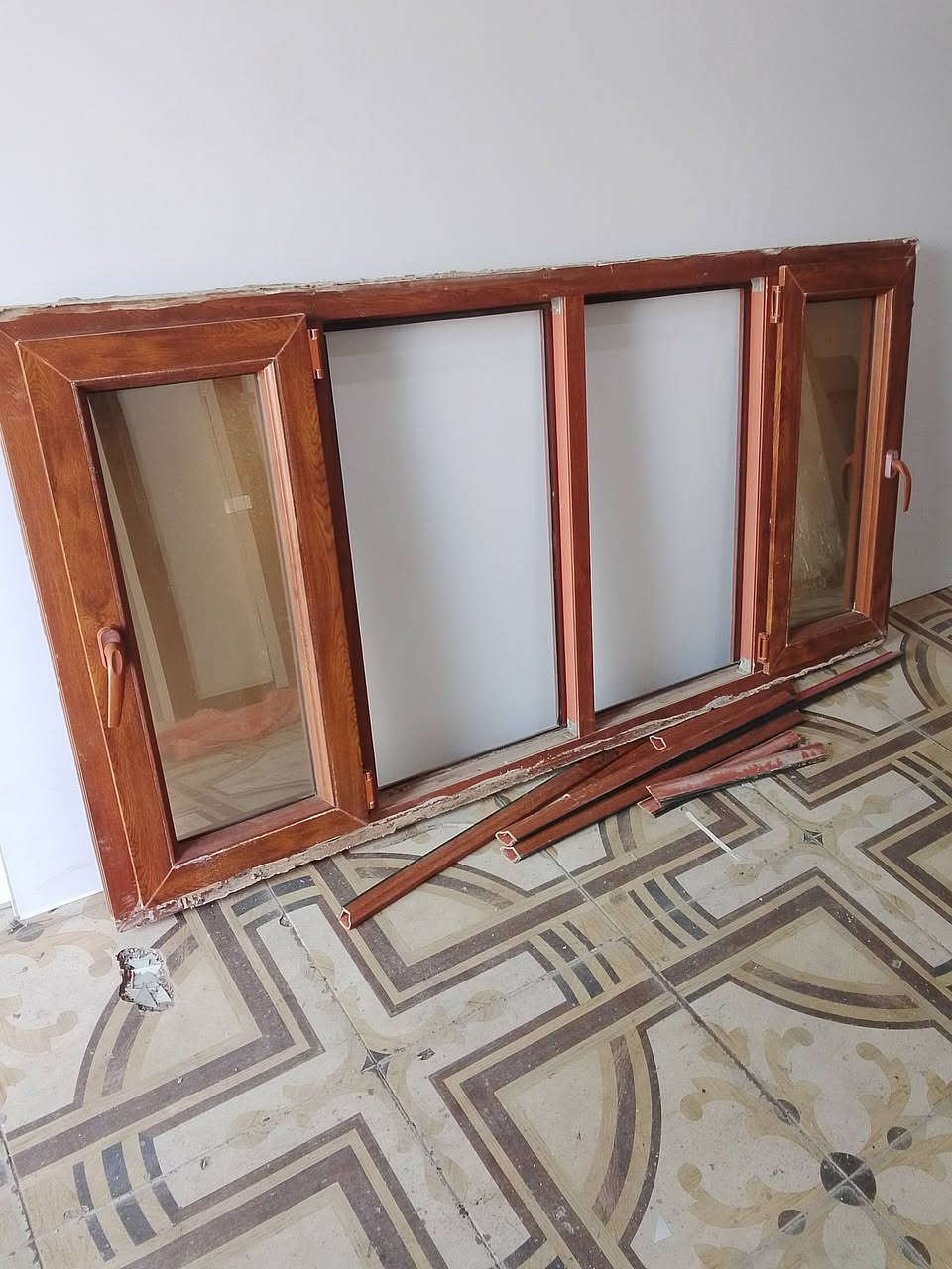 للبيع باب و شباك السعر 75الف
*********** حي العسكري شركة طارق
