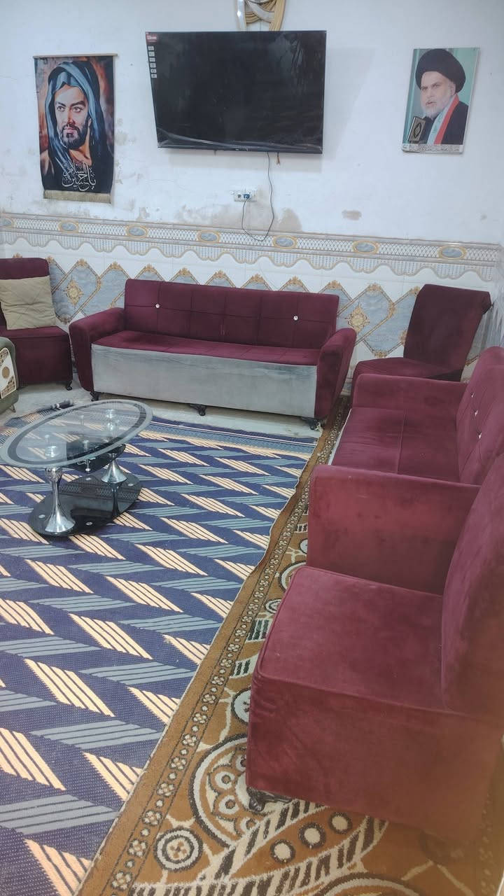 السلام عليكم تخم 8مقاعد 5قطع للبيع بغداد مدينه الصدر  سعرة150وبي مجال *********** والي ريد توصيل موجود بكروة

