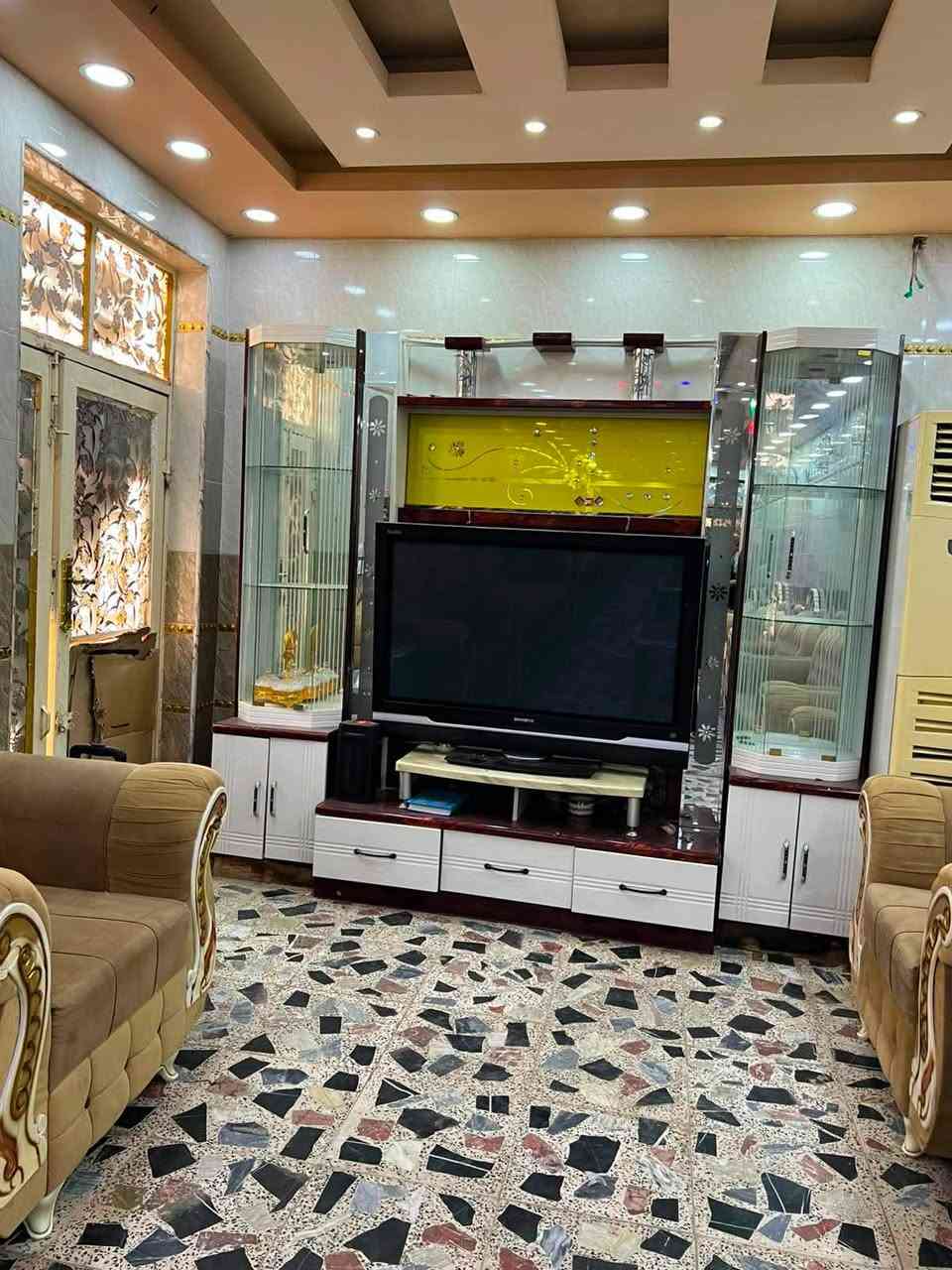 معرض مع بلازمه السعر  250 بي مجال ***********
