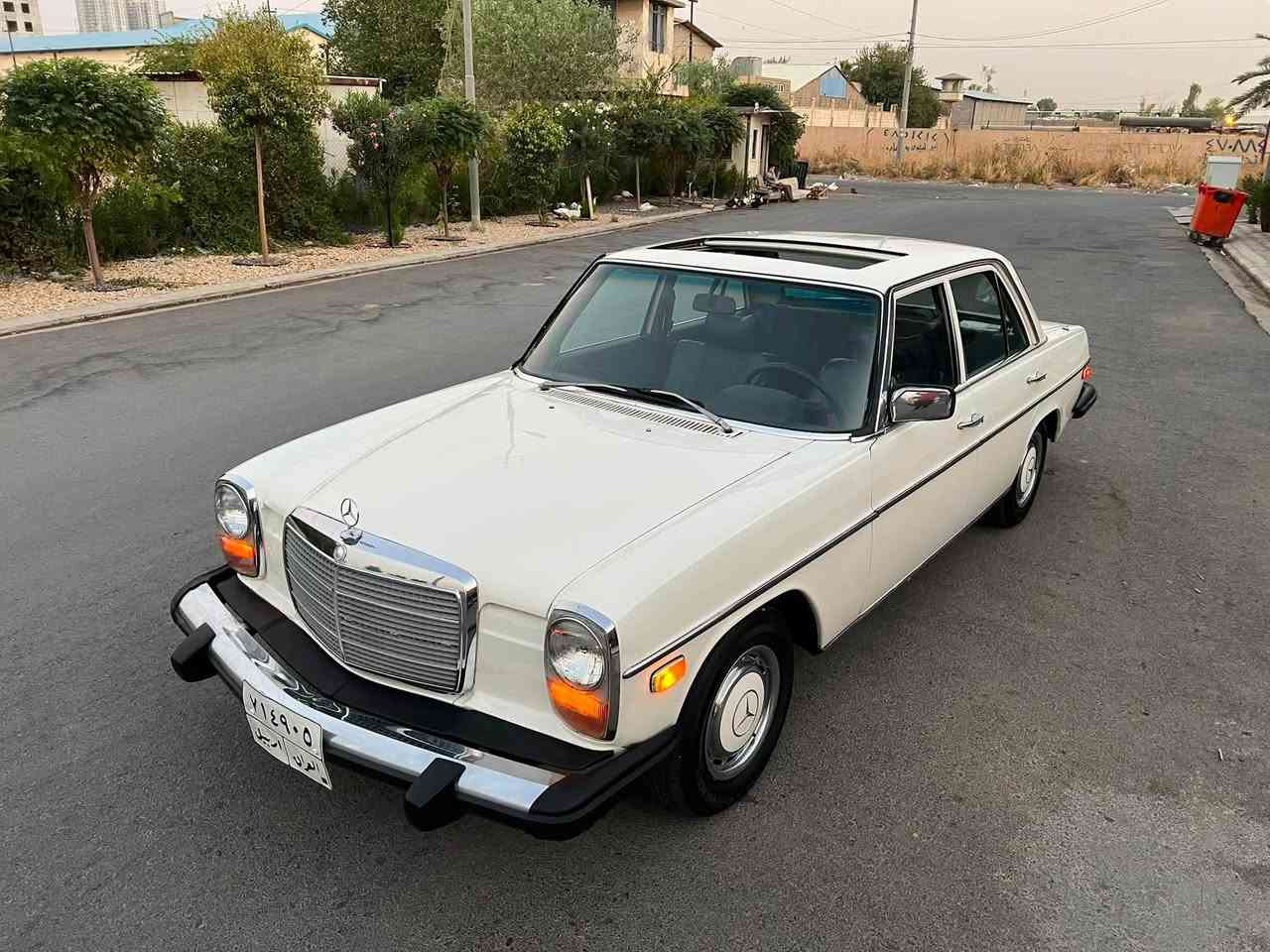 Mercedes Benz E240 D DIESEL 1974

موديل ١٩٧٤ مواصفات امريكي فول مواصفات 
دخول جديد تبريد سلايد قفل مركزي ستيرن پاور 
كشن جلد داخل نيلي 

ديزل محرك گير كل عل بيلاد برغي مامفتوح 
داخل و خارج سيارة كل عل بيلاد 

ماشي ٧٧٠٠٠كم 

مكان سيارة اربيل معرض هاشم للسيارات 

***********
***********
