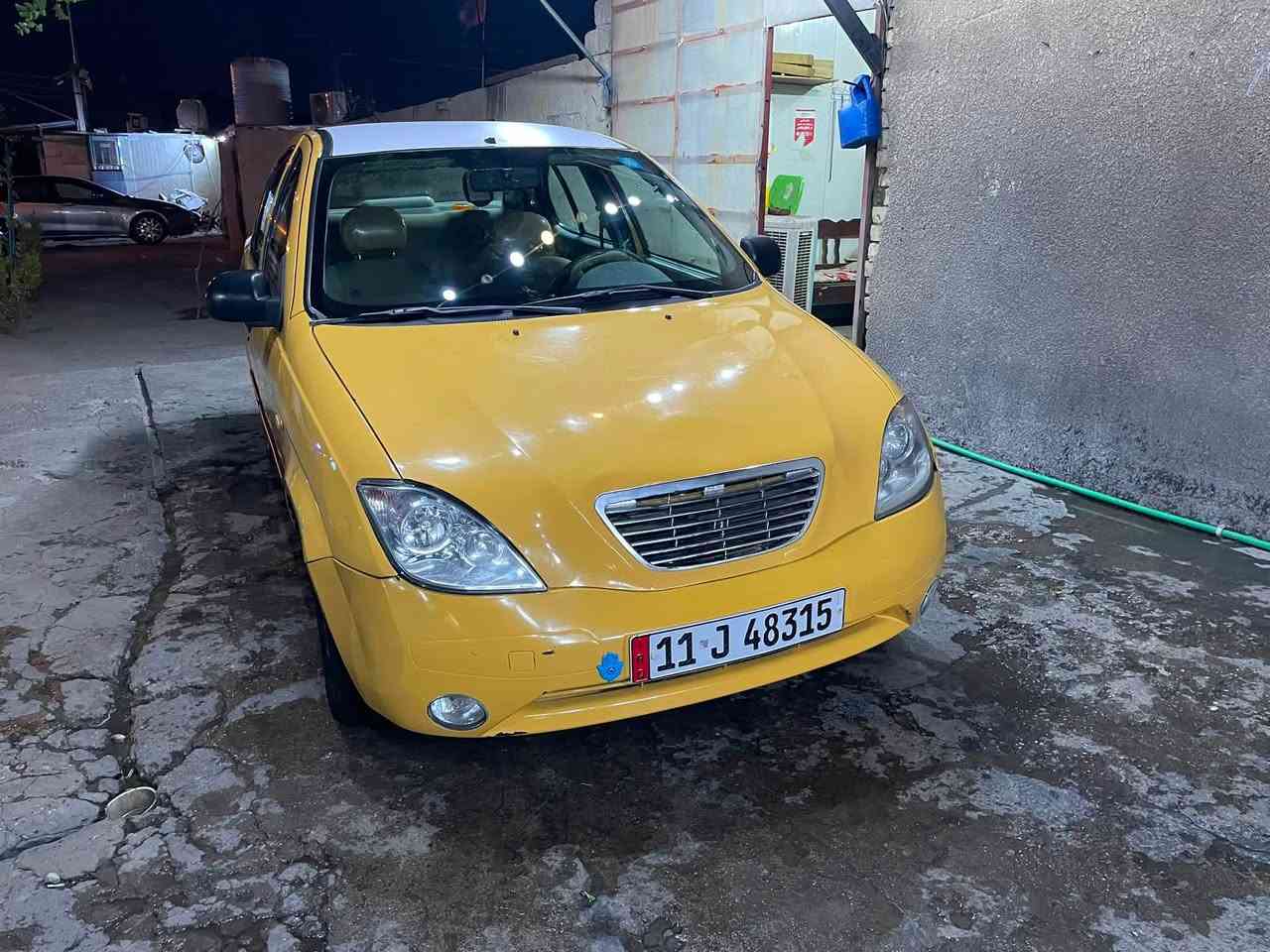 طيبة موديل 16 مكينة جديدة گير جديد كفالة مكينة وكير وتبريد شديت منضومة جديدة ثلج بفضل الله وحماوة ثلث
صدر جديد تخم تاير نضيف كلش 
مصبوغة حزام وبيهة طخة بالجاملغ الخلفي فقط.. سيارة متعوب عليهة ومال جناي ومناقصة شي
رايدهة ب 35 ومكاني بغداد المنصور والسيارة بأسمي شرط التحويل
***********

