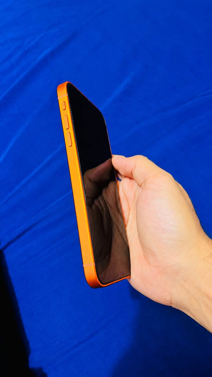 آيفون XR • ١٢٨ • بطارية ١٠٠٪