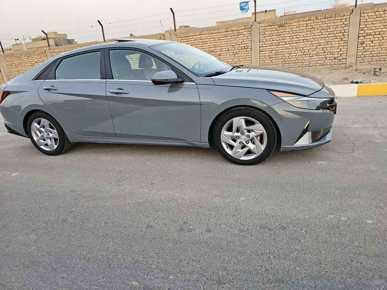 مكلف بالنشر
***********
النترا ٢٠٢٣ فول للأخير جيتي لاين 
ماشيه ٤٩ 
محرك ٢٠٠٠ دوش 
جديده اخت الزيرو 
حادثها باب السايق فقط بدون دواخل صور الحادث بالمنشور 
مكان السيارة الشطره 
لون اسمنتي مميز 
سياره جديده كلها ع وضع الشركه من الداخل والخارج 
سعرها ١٣٥ بيها مجال لشراي
