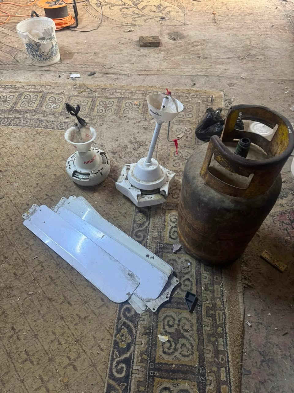 مجمده  ما مصلحه  السعر ٧٠ دبت  غاز متروسه ب ٥٥  بنكات السعر ١٠ الواحده رقمي ***********
