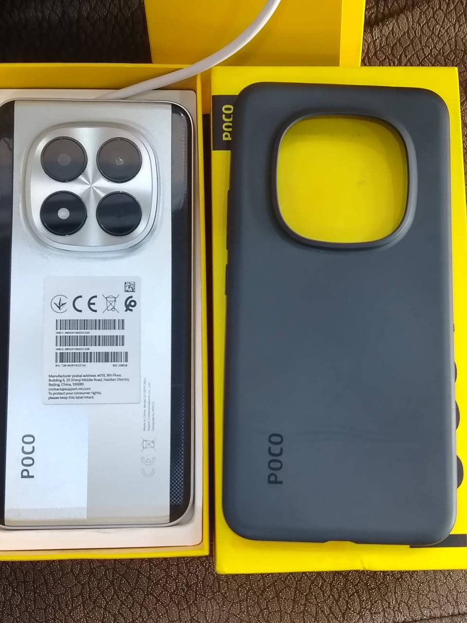 سلام عليكم 
بوكو m8برو 5g
ذاكرة 256
رام8+8
معالج سناب دراكون 7sGen4
 بطارية 6500 نسبة البطارية 100/100
مع شاحنة الاصلي100واط وكارتون
جهاز جلخ ما بي شرط
سعر350 وبي مجال قليل مجال قليل
***********كورك
