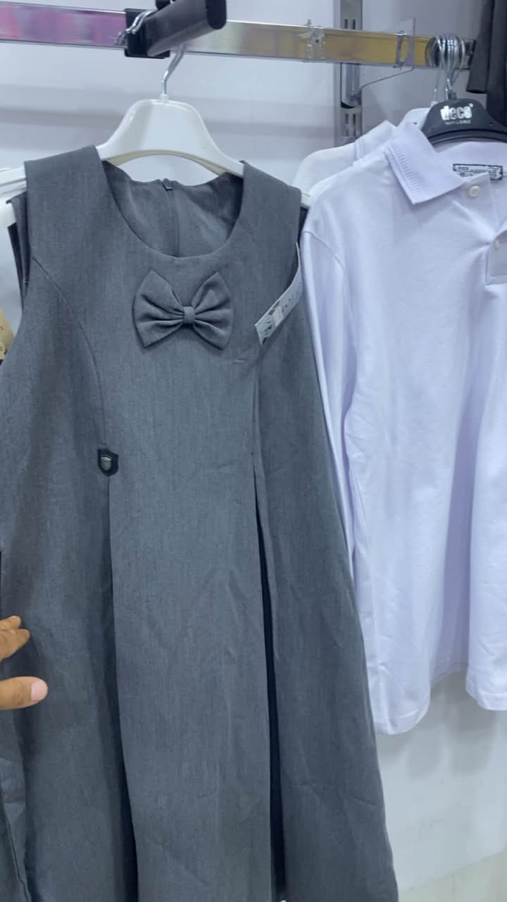 سلامو عليكم عندى هذنى ملابس للبيع شليع تيشيرت و قميص. عل ٢ و نص و و صدرية ٨
 ***********

