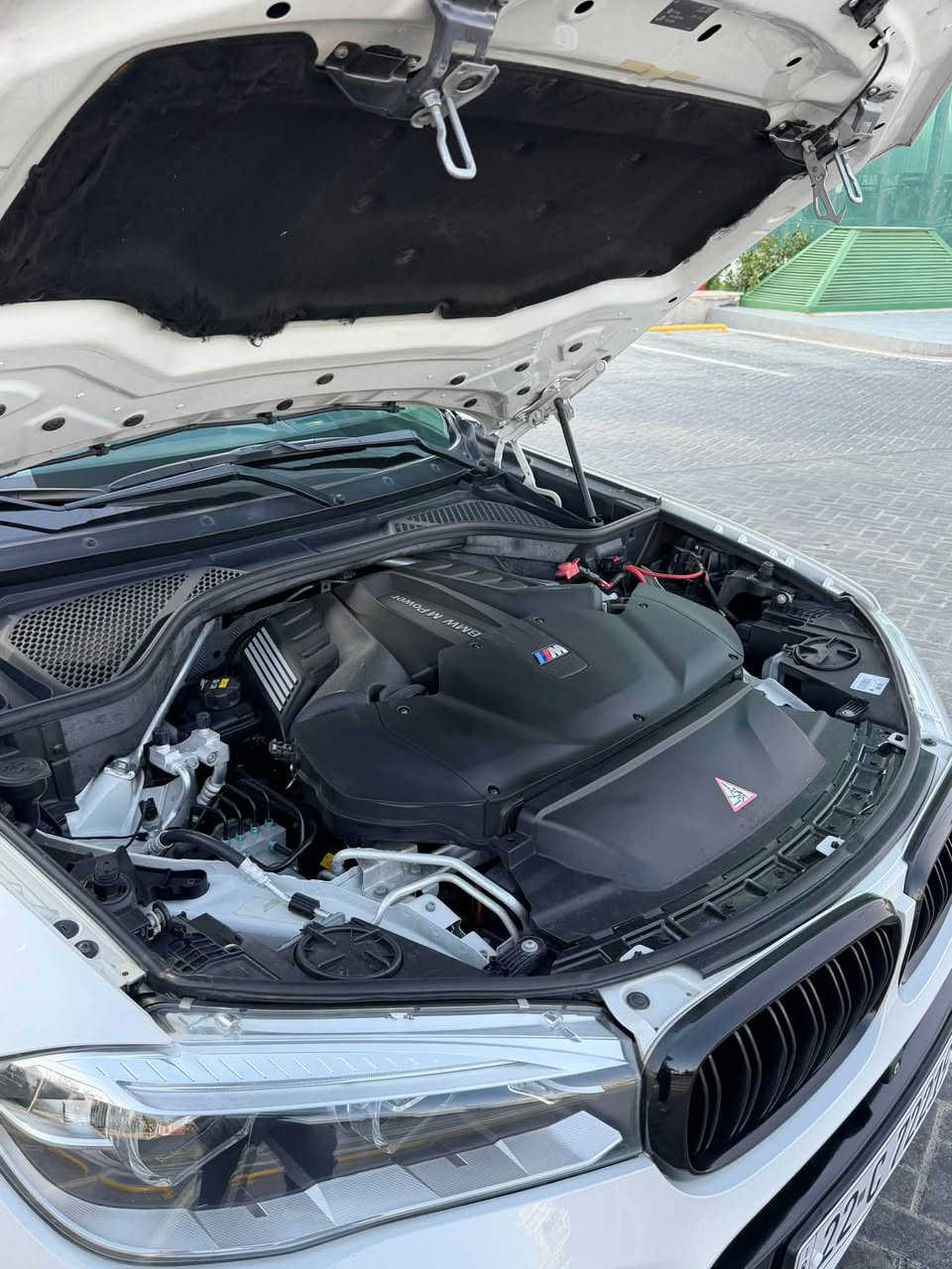 سلام عليكم
للبيع BMW x6m 
موديل :2015
محرك :v8 twin power Turbo 🚀🚀
محرك : s63
قوة حصان :575hp 🐎🐎
سيارة : M Power بلاد
عداد: 330km

…………………………………………..
بصمة 
سلايد
صقف: شامو
ابواب شفط
ابواب بصمة
ابواب بردة
كشنات هيتر🔥
كشنات تبريد ❄️
كشنات كهرباي
رادار امامية 
تحديد سرعة
لايت :BMW Adaptive LED
صندوق كهرباي
سماعات:🔊🔊BANG&OLUFSEN
كامرة:360’
تبريد ثلج ❄️ 
نظام : M1.M2
نظام: sport.Efficient.sport Plus
نظام :m power
…………………………………………………………………..
سيارة جديد
ماشية: 70 الف 
بدون صبغ مكفول
سيارة وكالة عروش اربيل 
سيرفس كل بشركة bmw
ضمان :  2 سويج
كير محرك بشرط 
كهربائية كل بشرط
صدر بشرط
سيارة جديد 
رقم اربيل جديد
فحص هزة جديد

……………………………………………………………………
سعرة:300$ ورقة
مكان : اربيل 
رقم تلفون 
*********** 
***********

