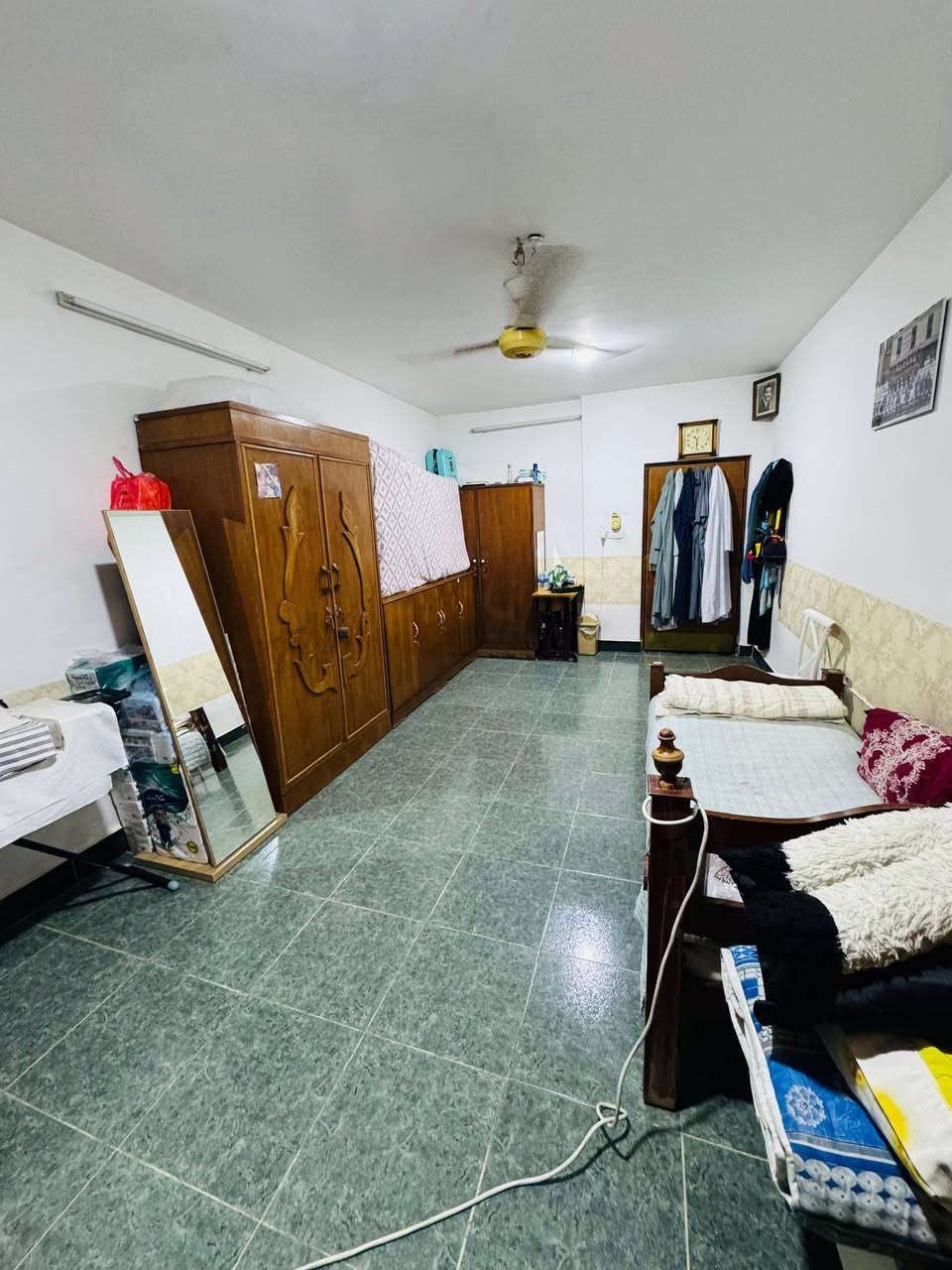 للبيع ١٠٠م طابقين ٣غرف نوم وصاله ومطبخ وخدمات واجهه ١٠ونزال ١٠
طابو ملك صرف بااسم شخص واحد موقع ممتاز الإعلام العمداء قرب العاب السيديه للإستفسار مكتب اليقين للعقار الإعلام حي الشباب المربع الذهبي شارع جامع الحبيبب المصطفى *********** ومن الله التوفيق للجميع *********** متوفر واتساب
