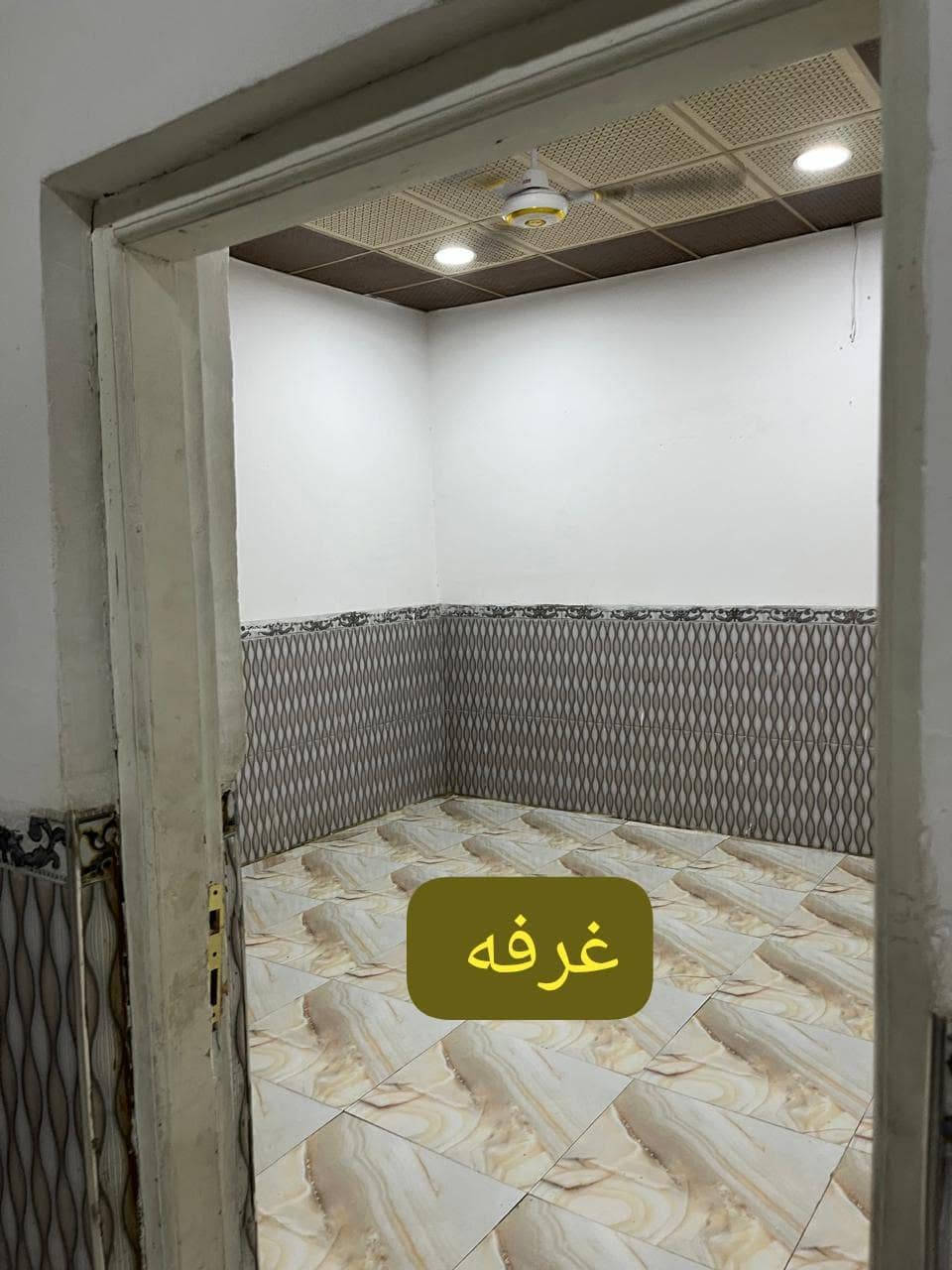 بيت اللايجار موجد 100 متر
شارع مطار سيدين جديد شارع 
السبيس قرب مكتب أبو أسد الكرعاوي العقار 
غرفتين صاله ستقبال مطبخ حمام
*********** وتساب أبو أسد ☎️
***********وتساب أبو علي☎️

نص مكتوب في الصور:
- مطباخ
- ستقبال
- غرفه
- صاله
