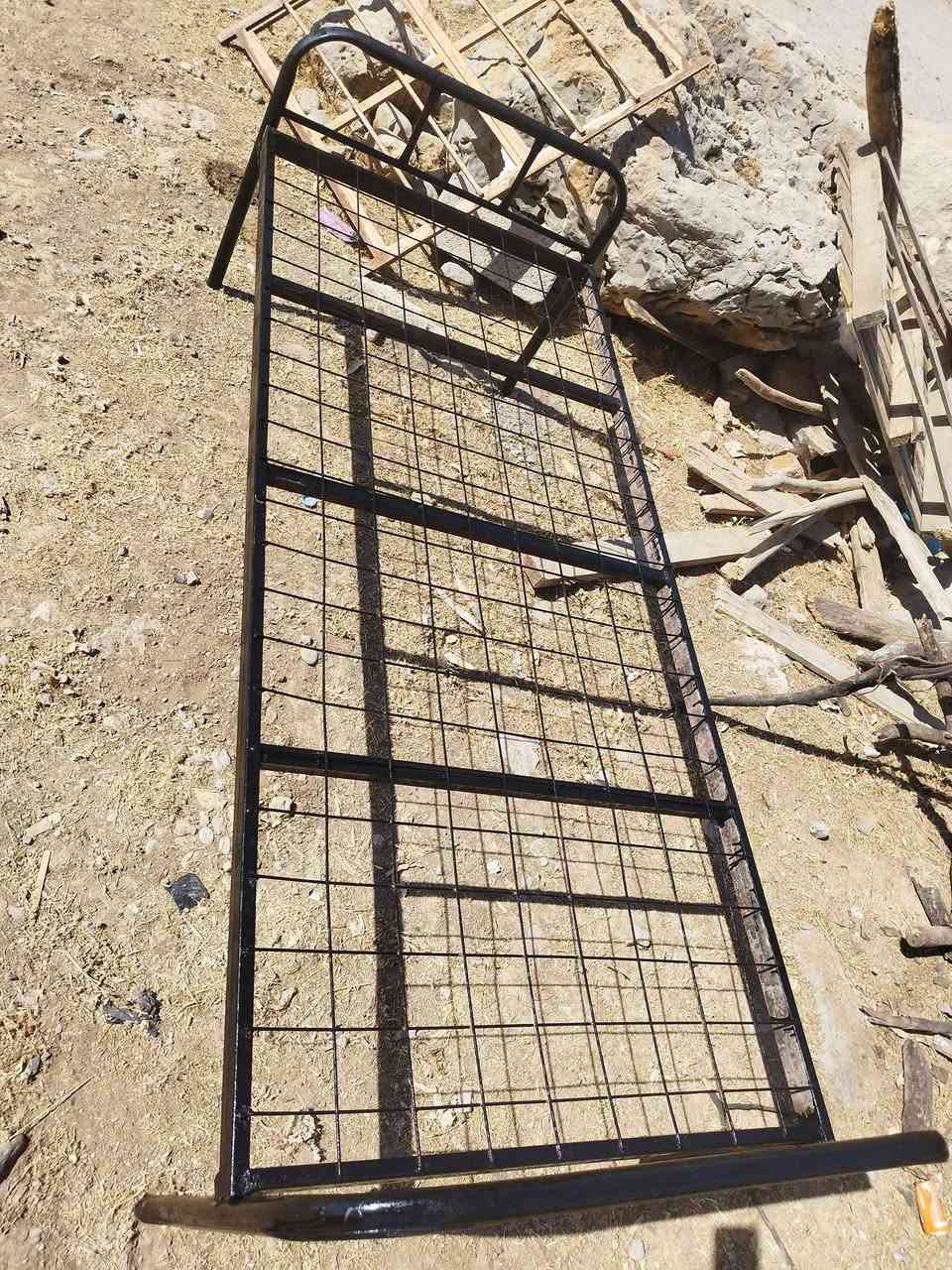 ئەوقەلە ویرانە بۆ فرۆشتن
لە مە یدانی ده رگاو پەنجەرە ڕانیە پیش مزگەوتی هە نجیرە بۆ فرۆشتن 
***********
