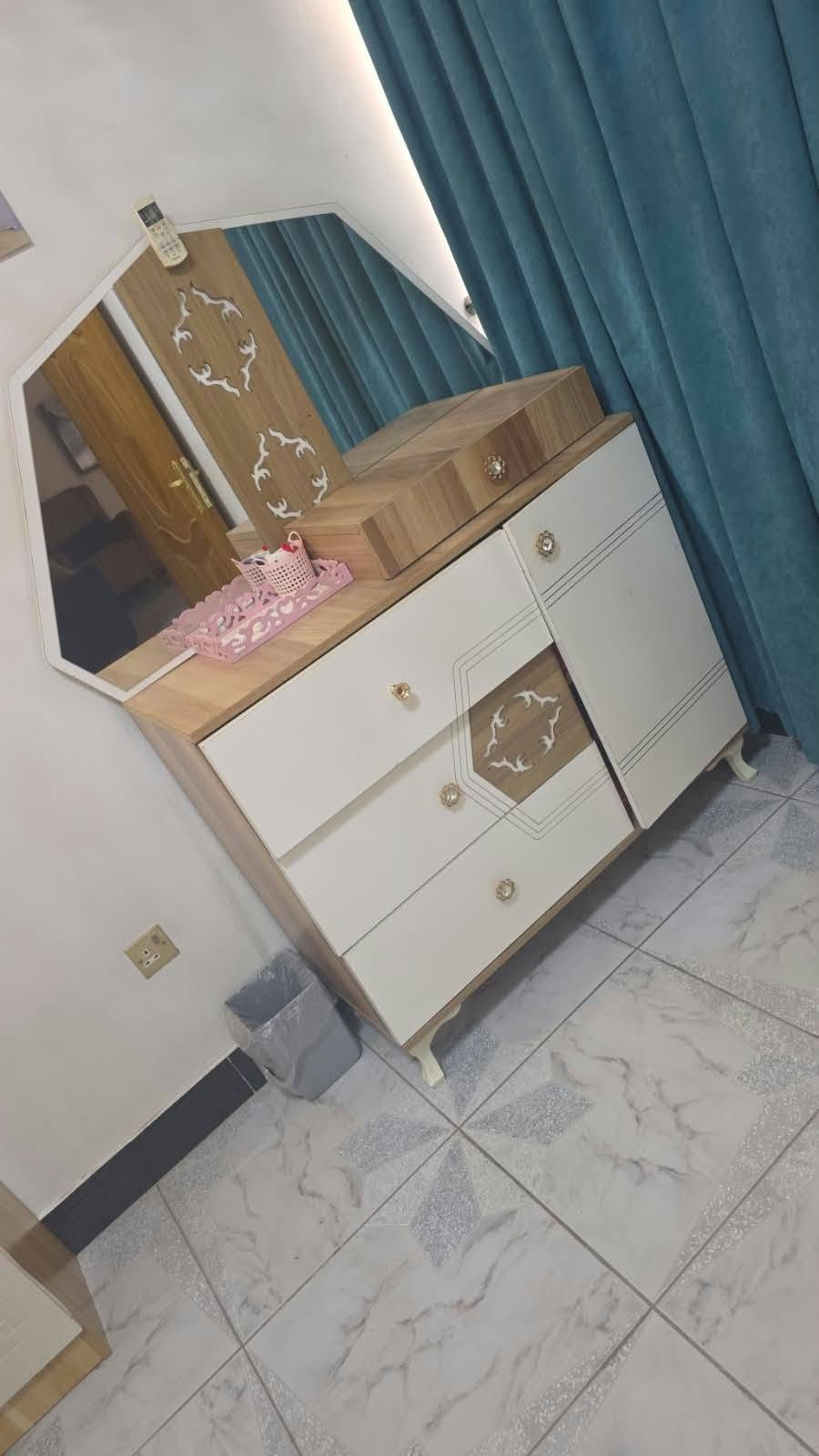 السلام عليكم... غرفة نوم تركي درجة اولى 9 قطع لون رصاصي للبيع.. مكانها بغداد. المنصور..
وغرفة ثانية 5 قطع للبيع وبنفس المكان. اي استفسار على الخاص
