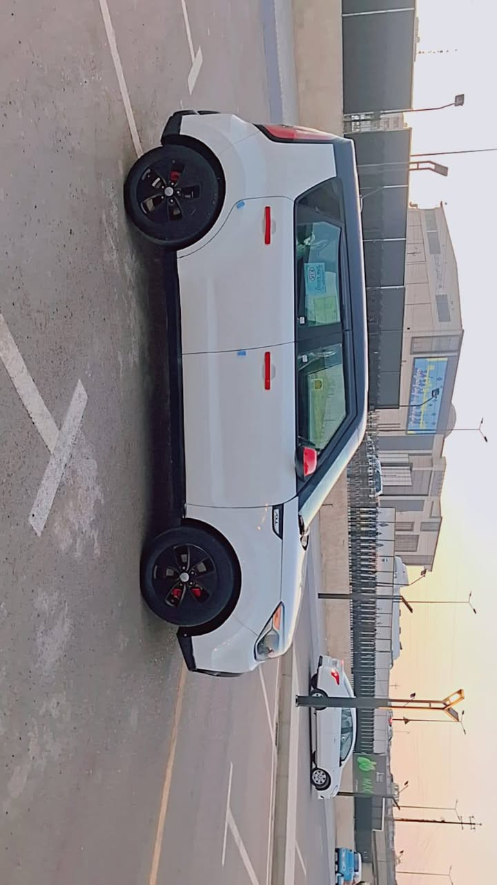 سلام عليكم صول مويل 2016  امريكي حادثهه جاملغ وبنيد بدون دواخل  وبيه. صبغ جوه الباب. السائق   مكينه 1600. جدي اي.  كير مكينه. تبريد. مكفولات صدر امامي خلفي. مكفول تخم تاير جديد باتري جديد سياره جاهزه من كليش. مال بيت.  بسمنه بسم مره السياره يعني ممتعوبه السعر.  95 وبيه مجال اني مكلف بل نشر. مكان. السياره بغداد البنوك ***********
