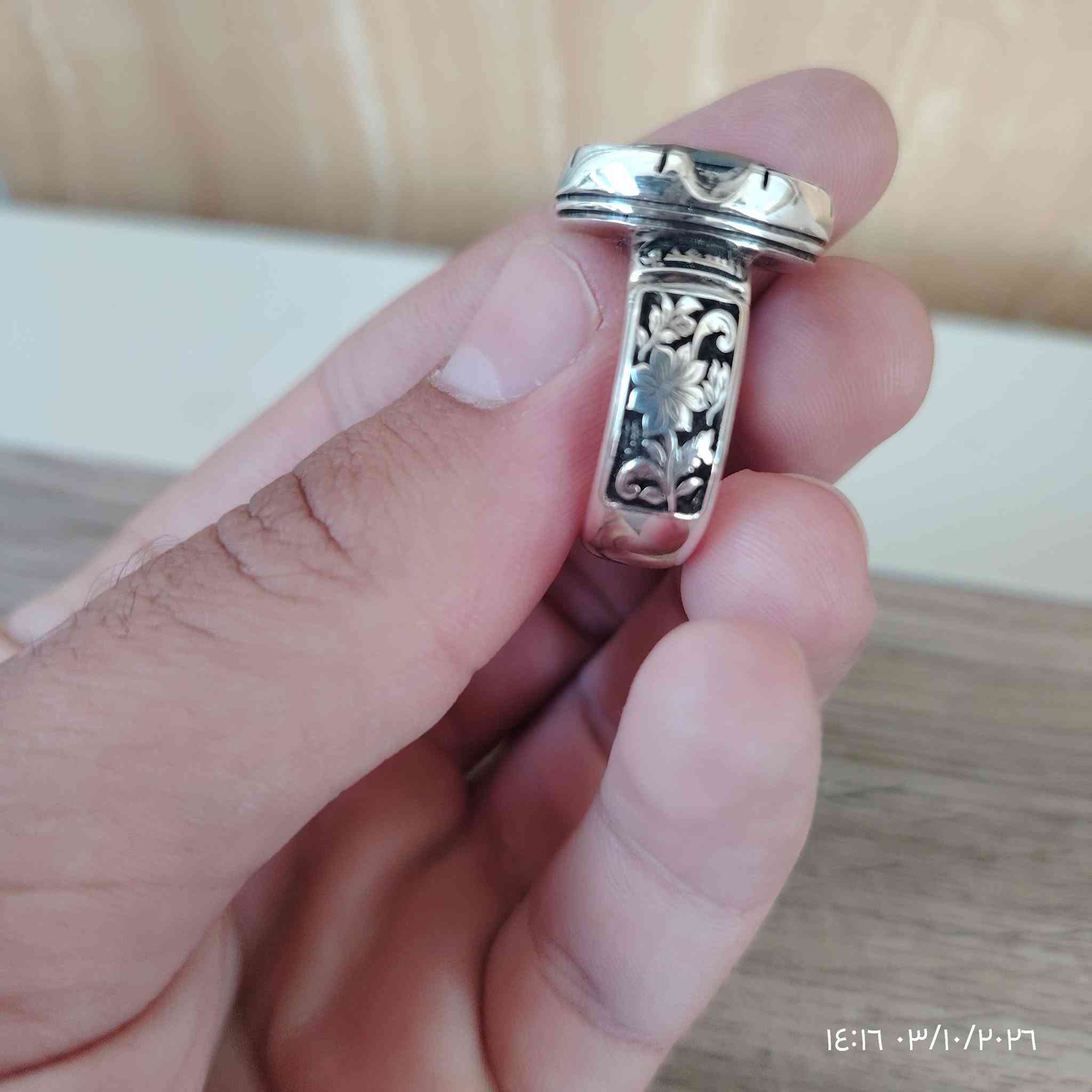 السلام عليكم محبس للبيع حجر توباز لندني فضه مختوب 925 صياغه ثقيله كلش وزن 17اونص غرام صياغه يوسف الجابري للتواصل خاص او واتساب *********** موجود توصيل لجميع المحافظات العراق 🇮🇶 ملاحضه محبس غير بلبوس باحره طلع من ورشه جديد

نص مكتوب في الصور:
- ١٤:١٦ ٠٣/١٠/٢٠٢٦