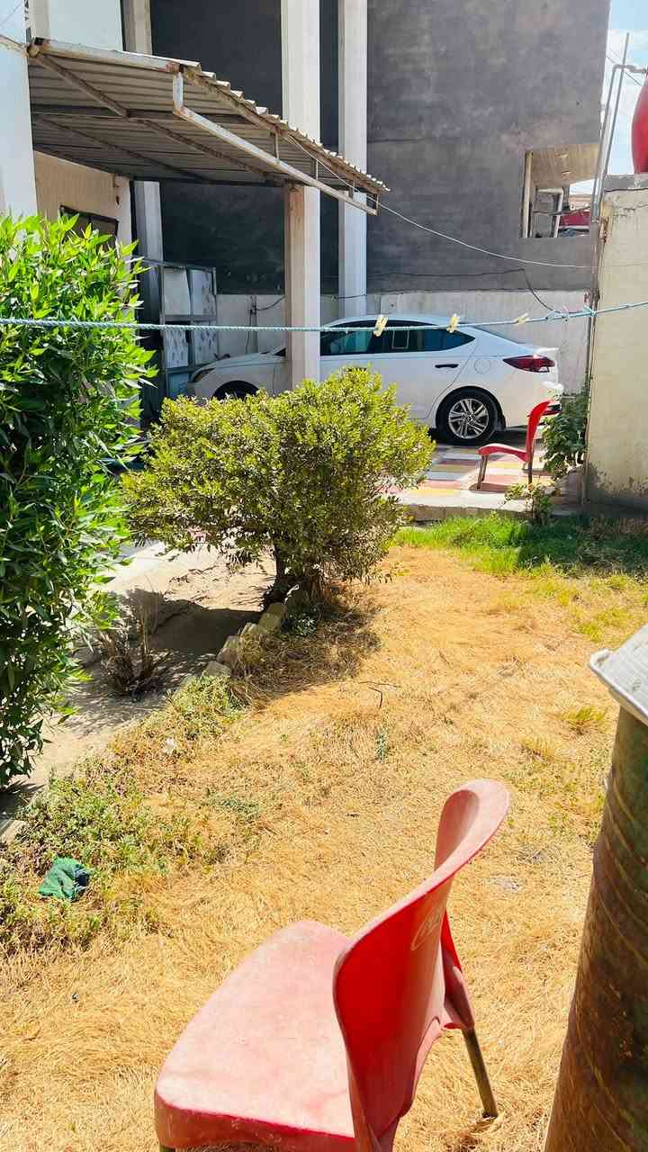 🚫🚫 للبيع 🚫🚫 للبيع 🚫🚫

🏘️دار للبيع طابقين — طابو صرف 

تحويل مباشر من صاحب البيت 

🏚️ المساحة — 300 متر 

تفاصيل البيت // حديقة مجاور البيت 80 متر 

الطابق الأرضي // استقبال - مطبخ - صالة - غرفتين - وصحيات 

الطابق الأول // صالة - غرفتين - مطبخ - صحيات 

🛤️الموقع // ناحية ابي غرق - حي الجواد - على الشريط

 يبعد عن الشارع 20 متر 

الخدمات // ماء - كهرباء- تبليط 

💰السعر مناسب جدا جدا جدا 

للاستفسار مراسلة الصفحة او اتصال 

*********** بيه واتساب
