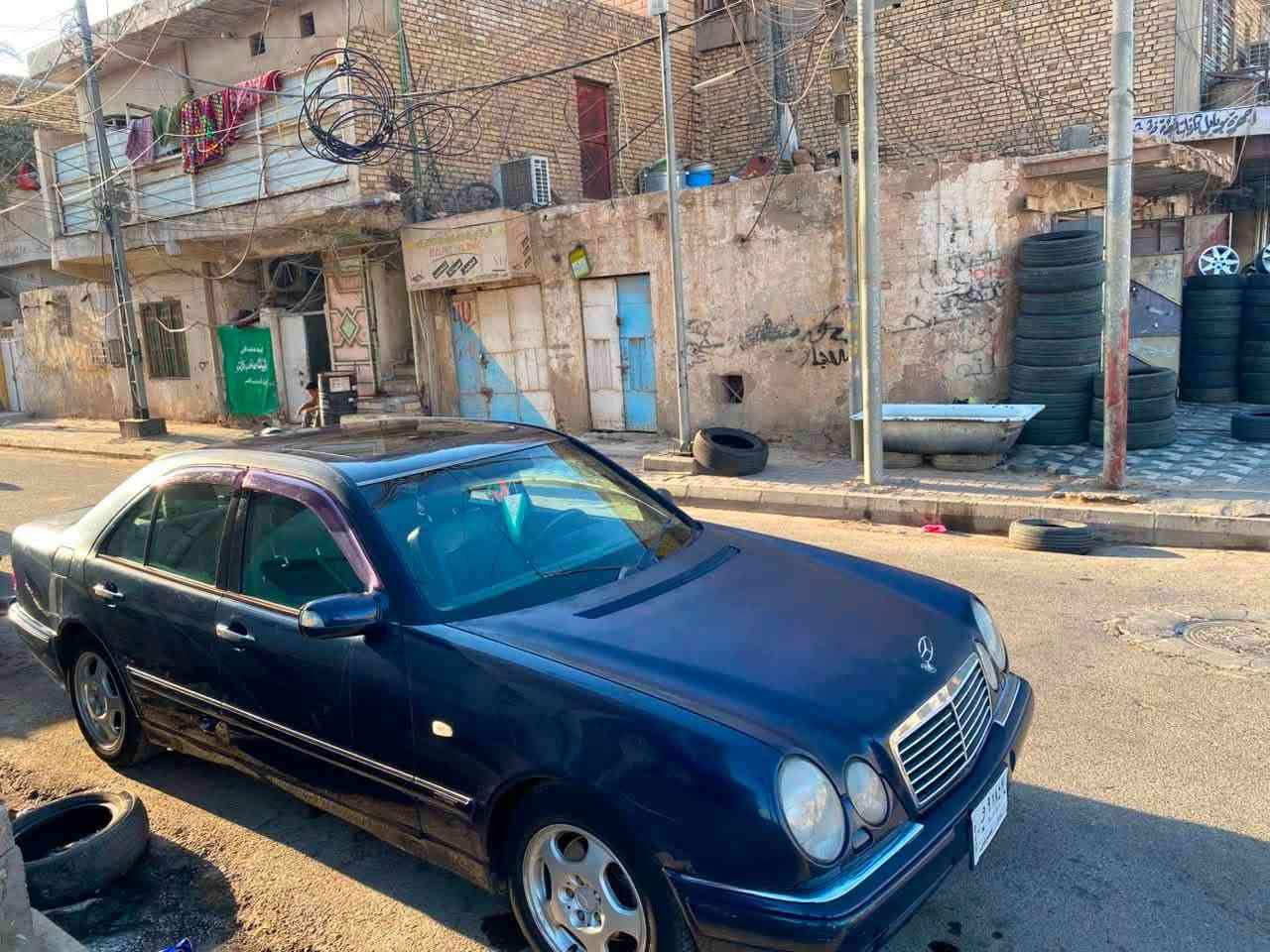 السلام عليكم مارسدس ام عيون مديل ١٩٩٨ رقم بغداد 
محرك v السعر٩٠ وبيها مجال 
الرقم ***********
