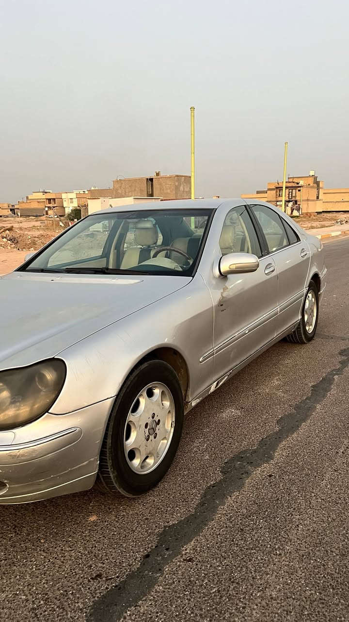 ‏السلام عليكم
‏مرسيدس غواصة w220 موديل 2000
‏السيارة باسمي رقم كربلاء مصبوغة عام للجمالية وعندي الفيديوات قبل متنصبغ مكفولة من الحادث 
‏ماعدا طخات بسيطه
‏كير جديد تخم تاير جديد باتري جديد منظومة تبريد جديدة حدادية جديده كل اللي ذكرتهن هاي السنة مبدلهن 
‏غرفة السيارة بحاجة الى ترتيب او تبديل المكينة بحاجة الى ادامة 
‏بلادية السيارة من ناحية الكهربائيات وباقي التفاصيل
‏كلشي شغال بالسيارة 
‏السعر مناسب جدا ٩٠ ورقة وبيه مجال 
‏للتواصل اخوكم سيد مرتضى الاعرجي 
‏رقم الهاتف *********** بي وتساب 
‏تعال شوف السيارة وكلبها وبيك خير وتدلل بالسعر 
‏العنوان كربلاء المقدسة مقابل علوة المخضر الجديدة طريق الرابط
