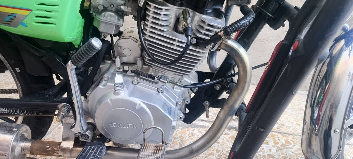 سلام عليكم دراجه سولك 200cc
دراجه نضيفه اي نقوص مابيه 
سلف هندر شغال كهربايات شغاله 
دراجه مامفتوحه ولا متعوبه 
بيه نقص بس دواسات مال راكب لوره 
سعر 675وبيه مجال بصيط 
مكاني بغداد الغزاليه رقمي 
***********
