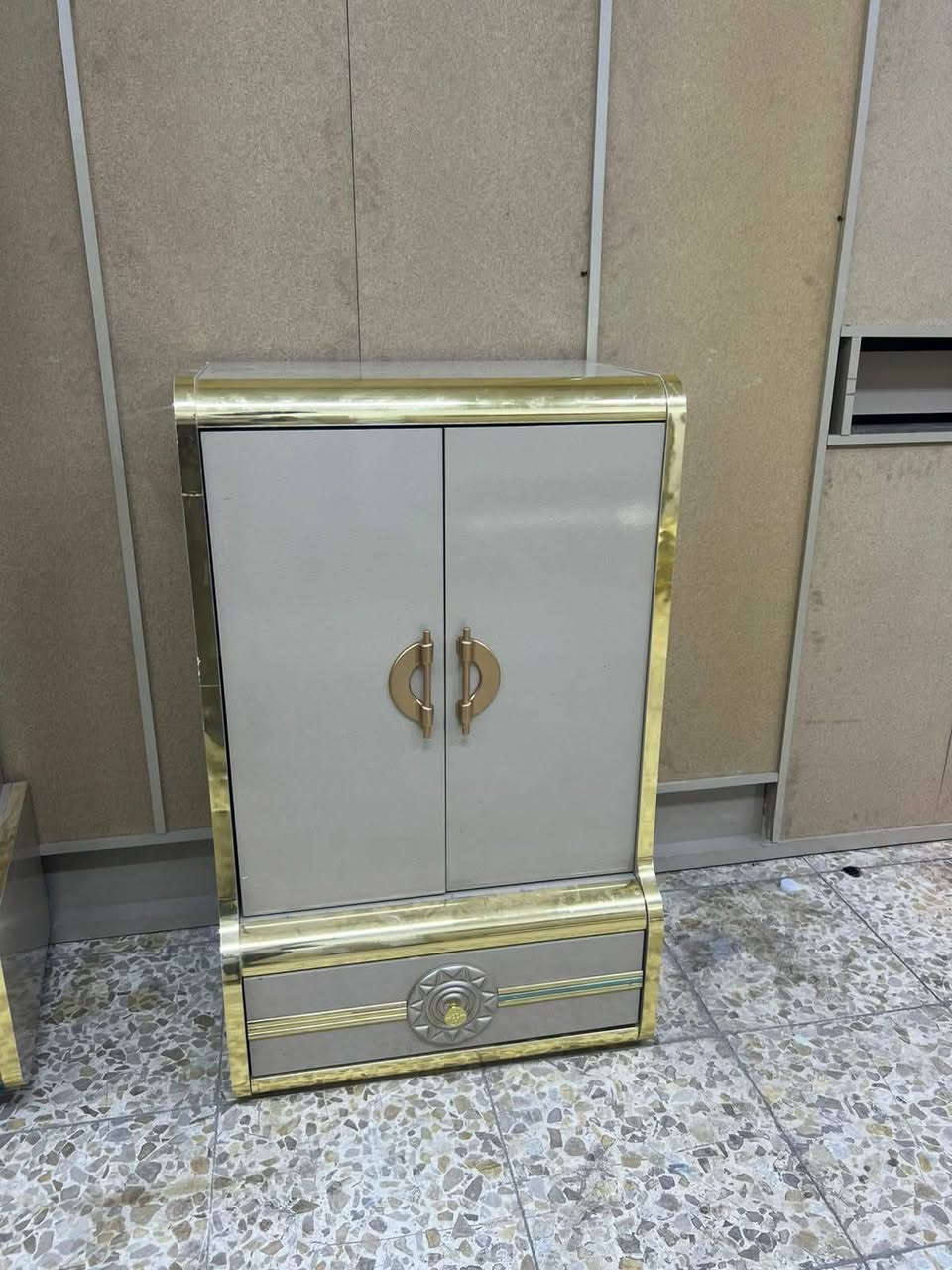 غرفه تركيه اصلي  10قطع   نظافته 95/💯💥
سعره مليون و100

واصل شد ونقل داخل بغداد مجانآ

توصيل محافظات أجوور نقل
للحجز راسلني واتس ***********
