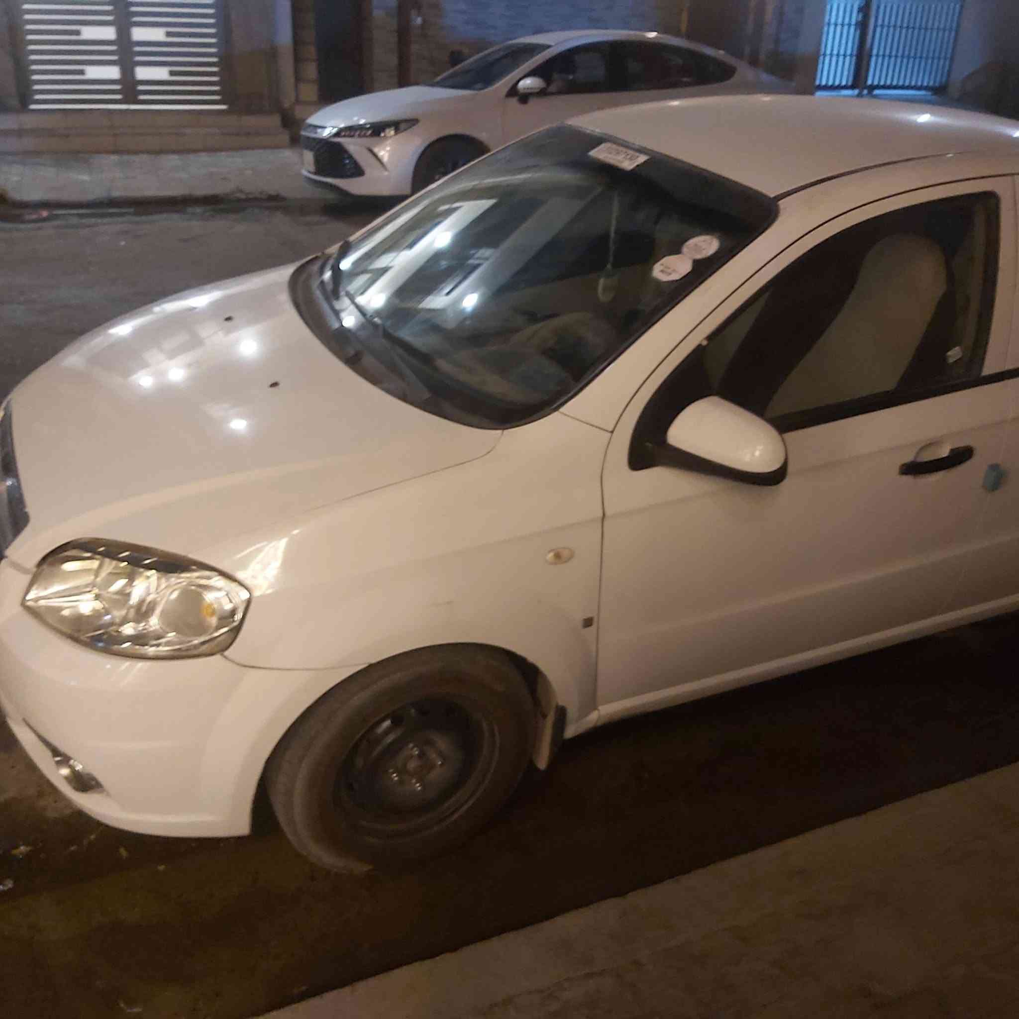 افيو شركة عامة 
موديل ٢٠١١
صبغ بنيد وجاملغ الأيمن والدعاميات 
حادث من أمامي من جانب الجاملغ الأيمن 
سياره حلوه  التبريد شغال  ممتاز 
الرقم انجليزي 
السعر ٦٥ ورقه
الاتصال بالرقم ***********

