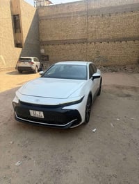 للبيع تويوتا كراون وراد امريكي  موديل 2024 هايبرد E  فئة السيارة (XLE)...
