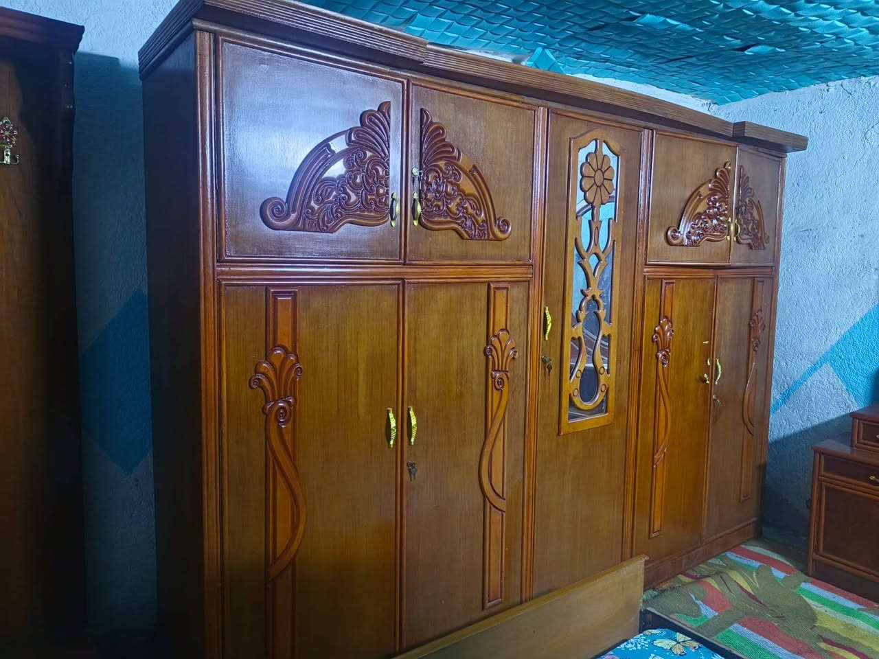 سلام عليكم عندي غرفه لبيع سعر 700بيه مجال قليل مكاني بغداد بل شعله قطاع سادس  هذا رقمي ***********
