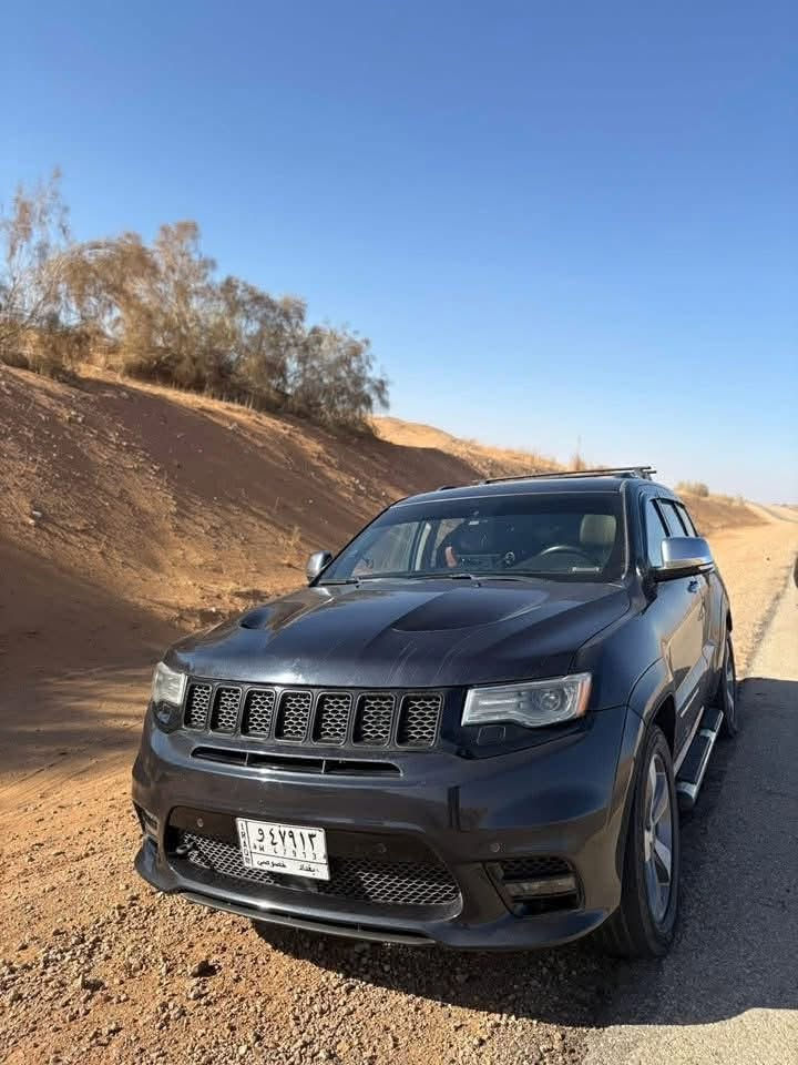 للبيع او مراوس جيب جراند شيروكي لمتد 2014 فول مواصفات
 ● محرك 3.6 VVT
 ● وارد أمريكي

 ● ممشى 190 ألف كم
 ● حادث سابق (جاملغات وبندي)
 ● شاشـةكبيره  + كاميرا خلفية + حساسات
 ● مقاعد جلد
 ● تدفئة وتبريد للمقاعد
 ● جنطة كهربائية
 ● فتحة سقف بانوراما 
 ● رقم بغداد وباسمي
ملاحظات:�يوجد شخط خفيف أسفل الباب الخلفي، وشخط بغطاء الجنطة تم صبغه على قدر الشخط فقط.
السيارة بحالة جيدة وجاهزة للفحص.
الموقع: بغداد
السعر:178.000  دولار قابل للتفاوض بالمعقول.
للاستفسار الاتصال على الرقم الموجود ***********
