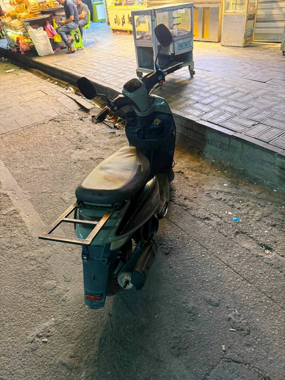 بوليس • صيني • بالخدمة