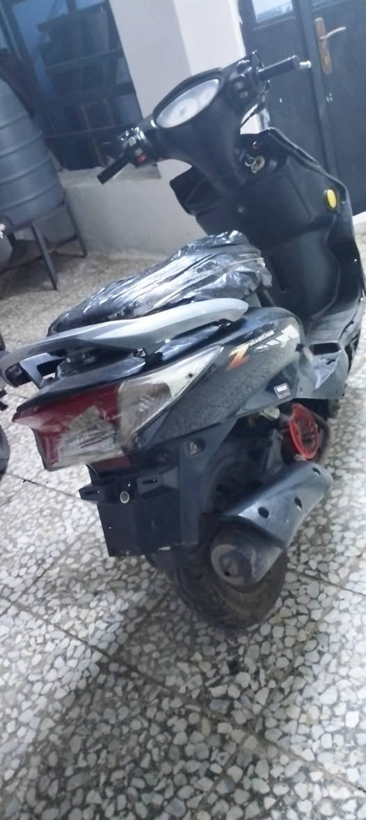دراجة سرعه 140 سلف وهندر كهربايات شغاله محرك بيهه يمكن كلج  صوت ماعرف وين بس الدراجه تمشي وين ماتروح بيهه  مال شغل  ابريكات شغاله  ابيع على الحطه كوم حديد بس الله شاهد الدراجه شغل واطلع بس ما اعرف هذا صوت اكلج اكسل  بالمحرك مكاني  السعر 125 قفل السفير قريب ع العبيدي رقمي  ***********
