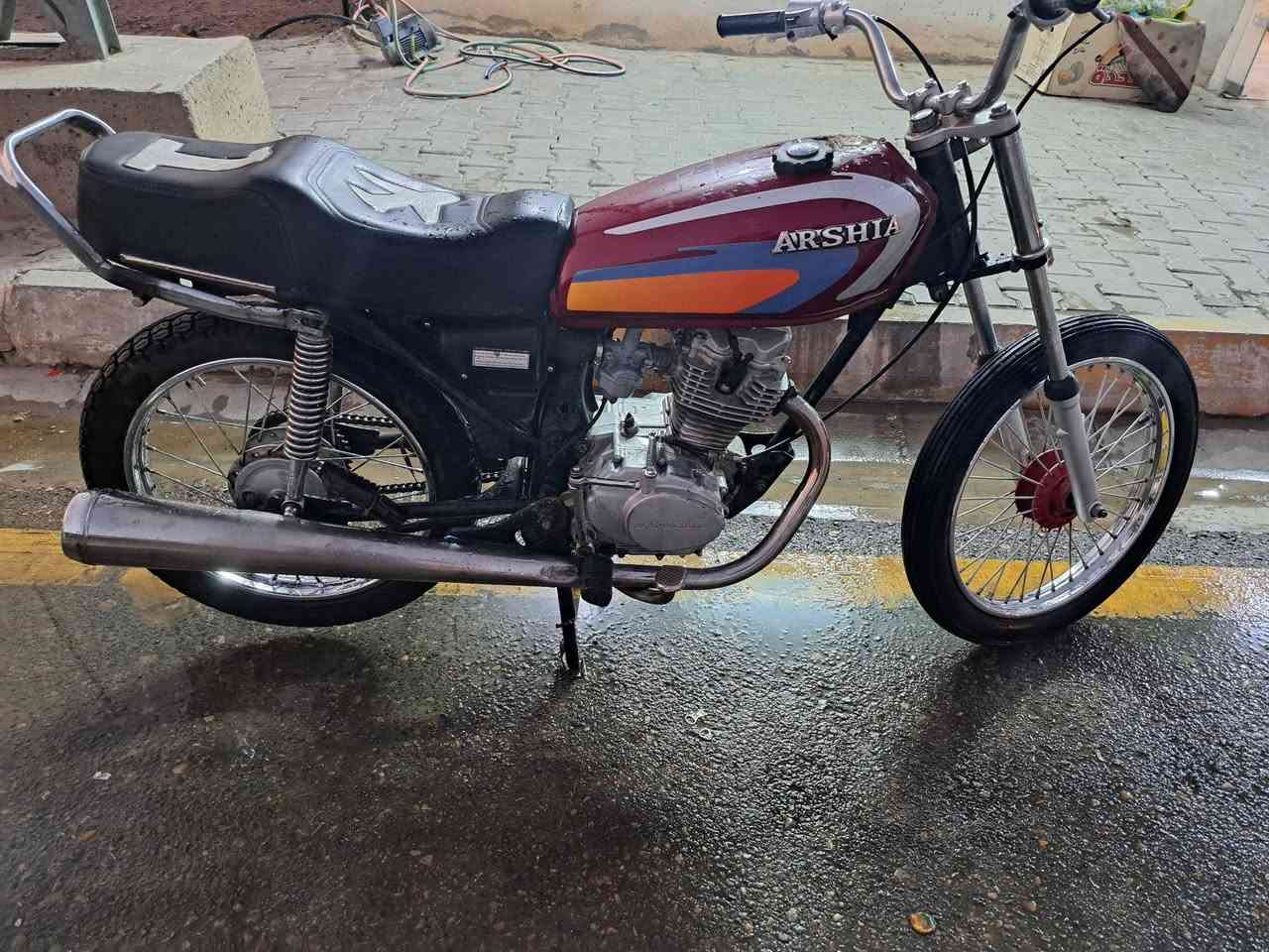 دراجه للبيع موديل 20 نامه أوراق اصوليه جدد
دراجه رياضي نضيفه شاصي مكفول 
بيها صوت بالمحرك درايم شفت 
سعره ٤٢٥ قفل بدون عمله رجاء 
***********
قضاء الحي 
اقره التفاصيل يله تتصل ولحد يكلي شكد بيها مجال قفله ٤٢٥
