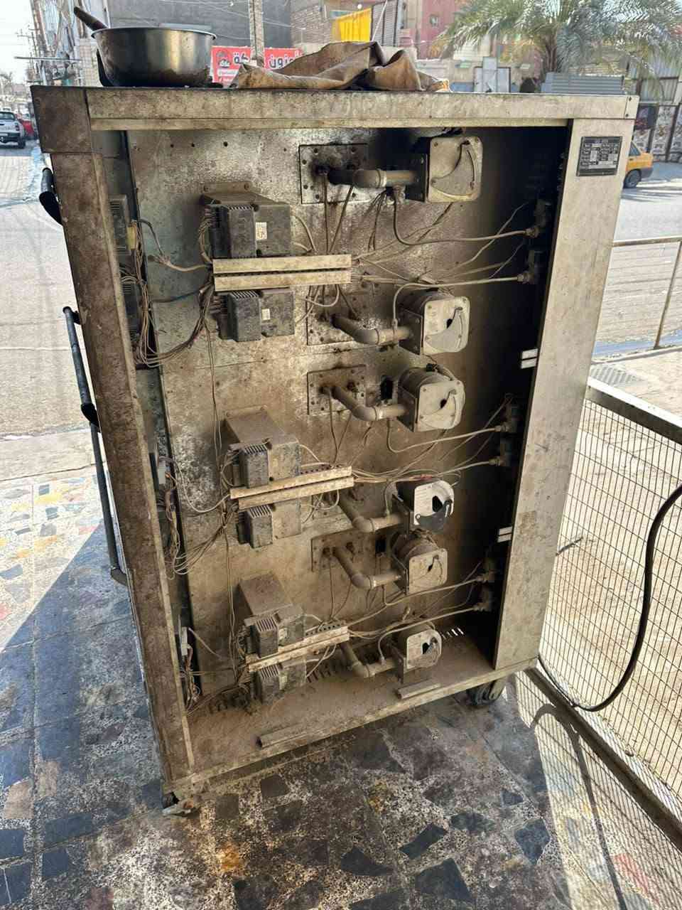 السلام عليكم فرن العذاري مشعلين ٣ خانات شغال السعر ١٢ ورقه العنوان بغداد الشعب ***********
