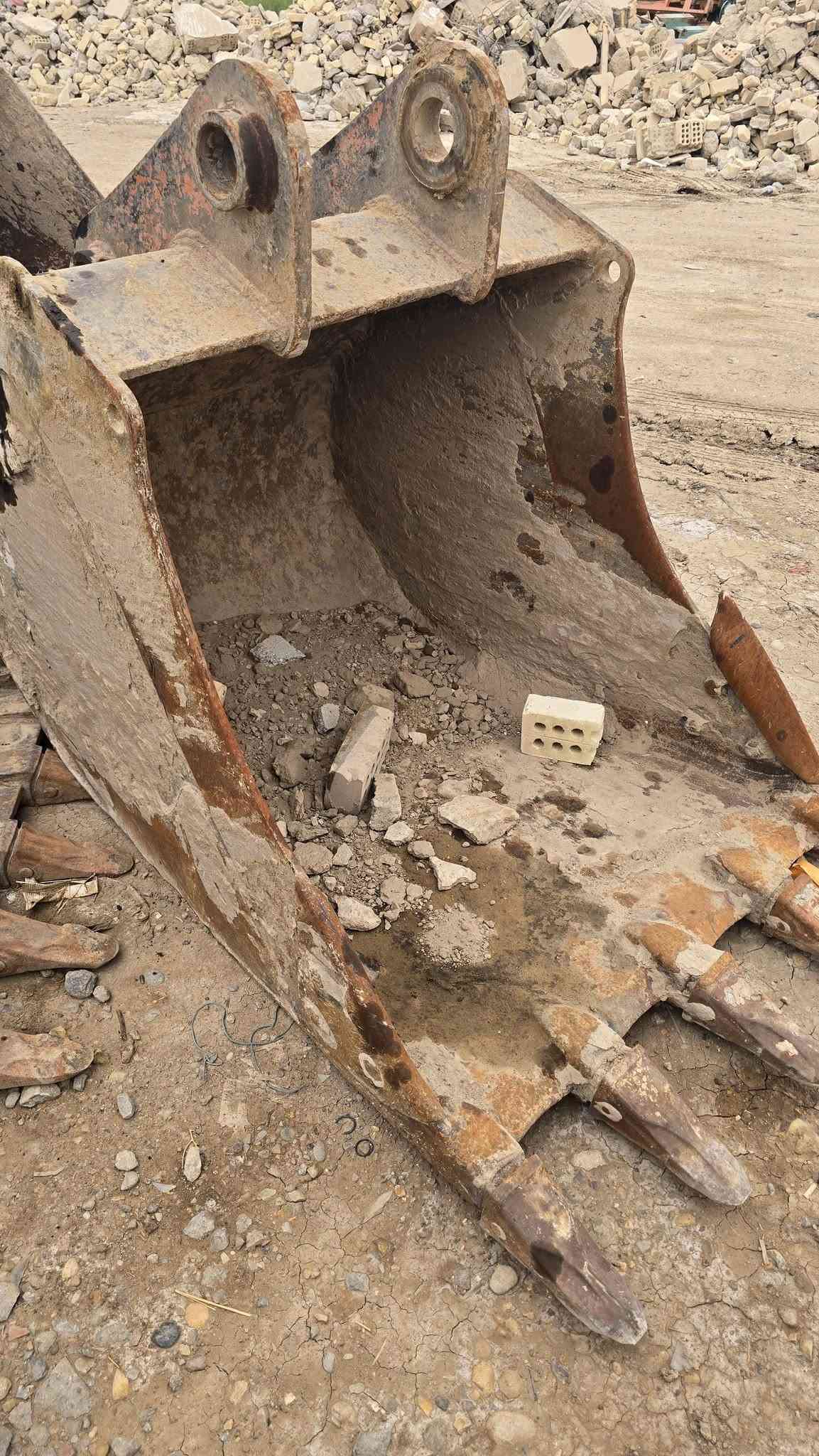 كيله متر يابانيه مكفوله من الفطر ولحيم حجريه العنوان واسط العزيزيه الشارع العام محلات بيت الزهلول الأدوات الاحتياطيه للحفارات الهيتاشي الاتصال ***********
