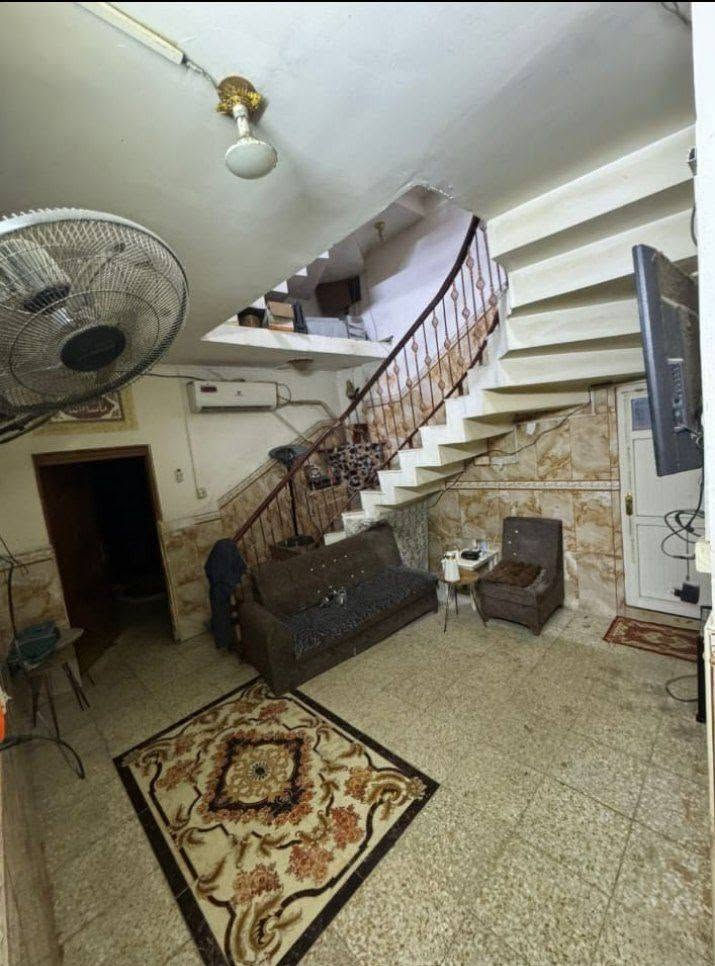 دار بموقع تجاري
موقع تجاري 100/100
.....
1 تريده سكن...: يصير  هو سكن اصلا 
 2تريده  استثمار مربح 
 تأجره ايجار اقل750:. يصير 
3او تريدة تحول مشروع تجاري:   يصير  انت بجوار العلاوي والجملة 
.....
الموقع :نهاية التميميه - الشارع مواصل لشارع الداكير - عبر جسر الخندق 
ثاتي بيت  عن علوة الغذائيه 
مباشر على شارع الرابط بين الداكير والرباط منطقة التميمية. تريده سكن تريد تحول مشروع تجاري
 المساحة 85
طابقين 
بناء 2018
3 غرف  +ديوانيه +هول +مطبخ 
3 حمامات داخليه 
1 حمام خارجي 
سقف مسلح + طابوق 
رفت 60 سم على مساحة العقار اعلى من الشارع .
نوع العقار ::وقف اغا جعفر   ايجار سنوي: 25 الف
سعر العقار : 110 و قابل للتفاوض
الاتصال
***********
