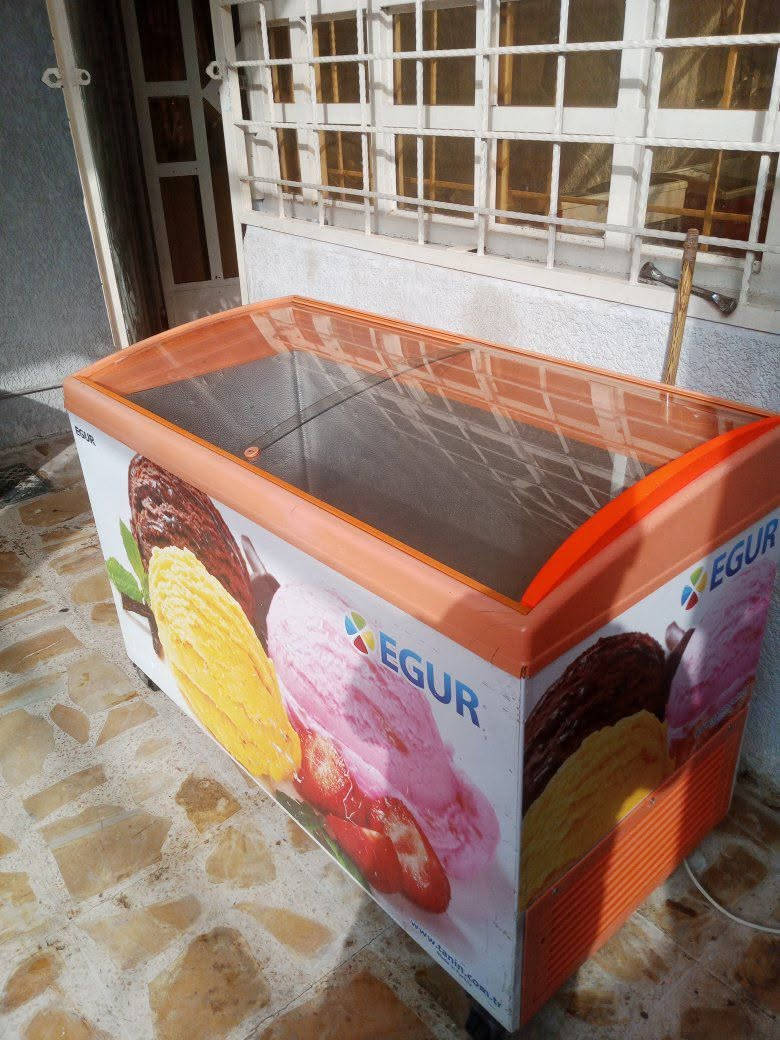 للبيع مجمده عارضه تجميد 
في حاله ممتازه السعر 300بغداد حي البساتين ***********
