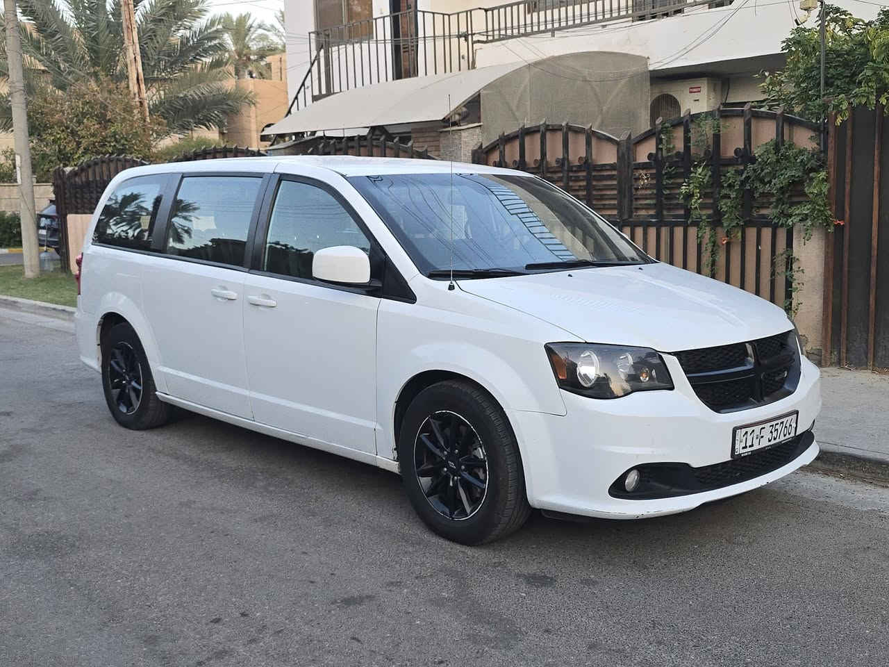 دوج كرفان 2020 GT لون ابيض رقم بغداد
بدون ايرباك

محرك 3600 
المواصفات 
تحكمات ستيرن السلام عليكم
بوب سلايد كهرباء 
شاشه وكامرة خلفيه 
كرسي السايق كهرباء
تبريد ثلاث قطع 
كراسي جلد ملكي
ماشيه 60 الف مايل 

وارد امريكي وصور الحادث واتساب 

السيارة جاهزة للاخير 
السعر 168 قابل للتفاوض 

مكان السيارة بغداد حي جهاد شارع الشارقه
للتواصل ***********
