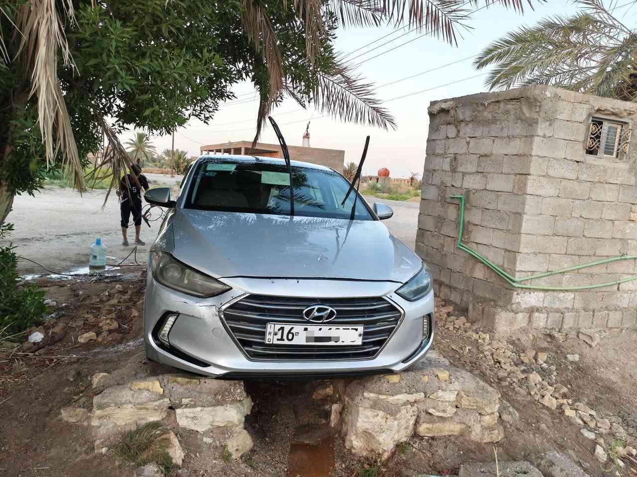 النترا 2017 وارد امريكي حادثها جاملغ ايمن ماعابر
ومبدل نفس اللون
 البنيد هنا انا بدلته ورش صبغ بالجاملغ والباب الخلفي اثر دحجات 
محرك 2.0 كير مكينة نضيفات تبريد تدفئة. 
مثبت سرعه 
مانع انزلاق 
تحكم ستيرن 
شاشة 
كاميرا 
اشارة بالمري سعرها 109$ وبيها مجال بسيط 
***********
