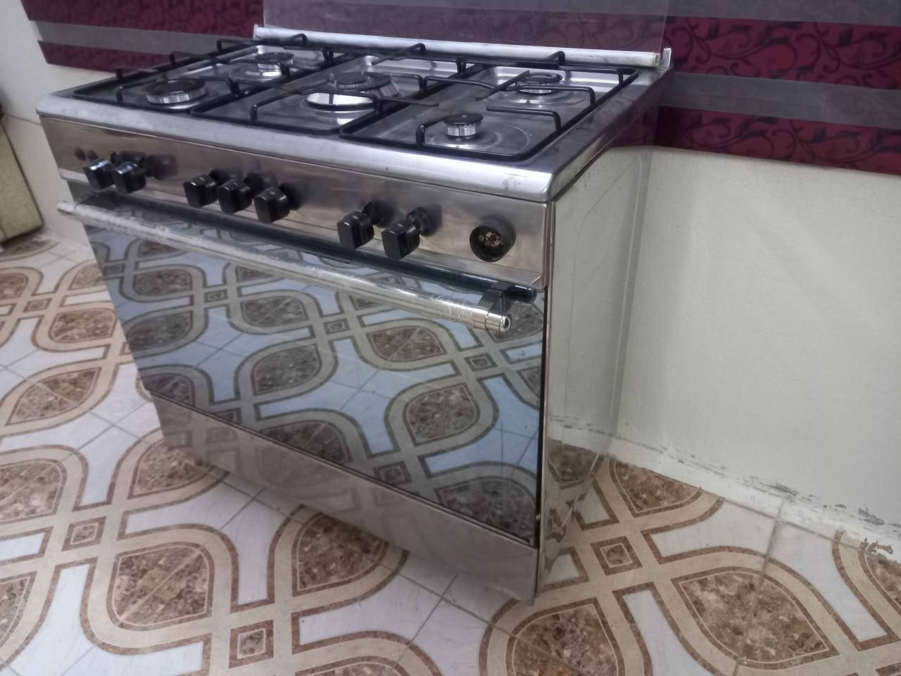 طباخ ال جي العربي للبيع شرط الشغل السعر ١٠٠ ألف العنوان موصل حي الصدام بعد السيطرة عالشارع العام طريق بعشيقه *********** *********** يوجد توصيل داخل الموصل أجره عالمشتري موصل, نينوى

