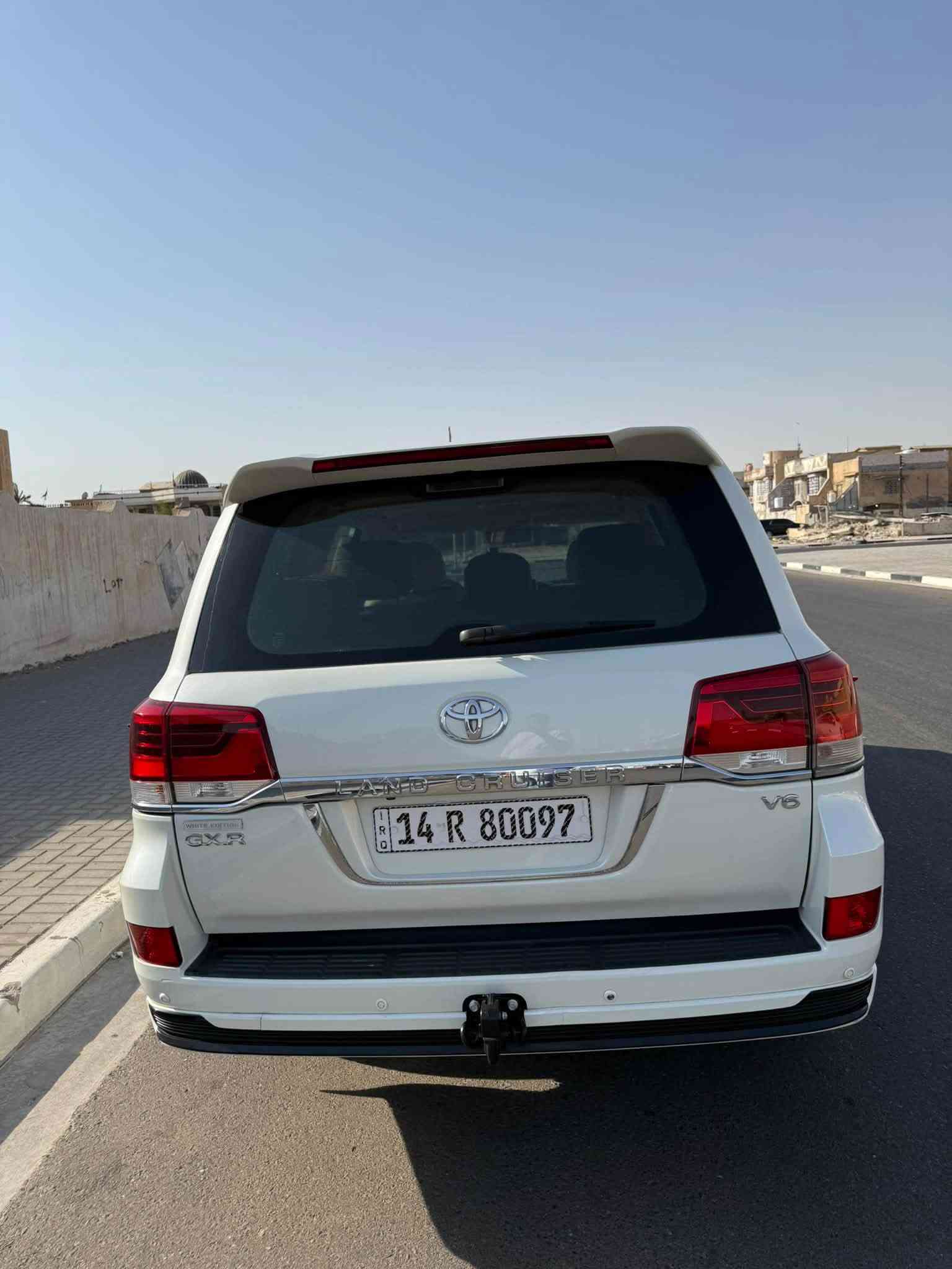 لاندكروز GXR
مديل 2017 
ماشيه 185 الف
صبغ بنيد وباب الخلفي ويوجد مكانات بارد
السعر 350$
للستفسار ***********
بيع فقط
مكان السياره البصره
