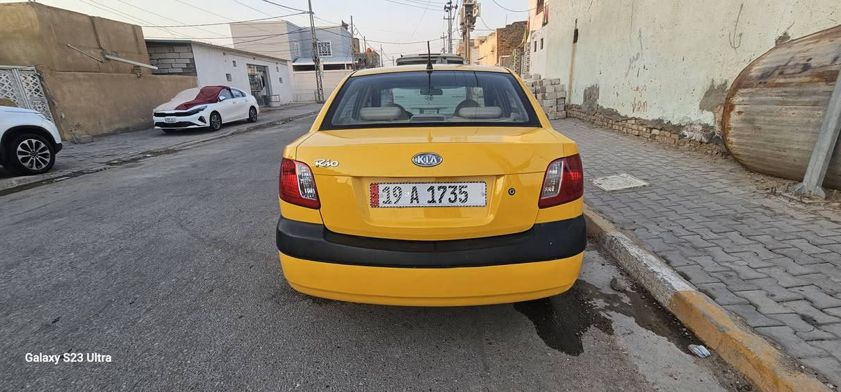 سلام عليكم ريو خليجي موديل ٢٠٠٦ جاهزه مكينه وكير حداديه تبريد تخم تاير باتري جاهزه مكينه1600 صبغه جديده مكفوله من الضربه القويه موضح كل شي بالفديو موجود بالمنشور رقم كربلاء دولي  بسمي تريد وكاله تريد مداور اني حاضر السعر ٦٧ وبيهه مجال الاتصال *********** السياره موجوده بديوانيه
