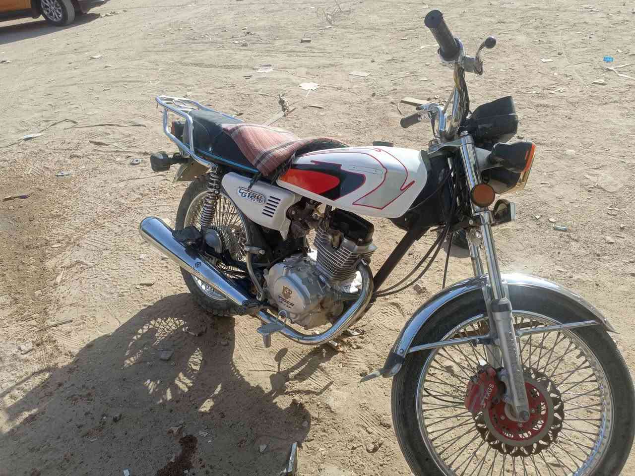 للبيع فول دراجه ما مفتوحه 23سعرها 400بيها مجال  ***********
