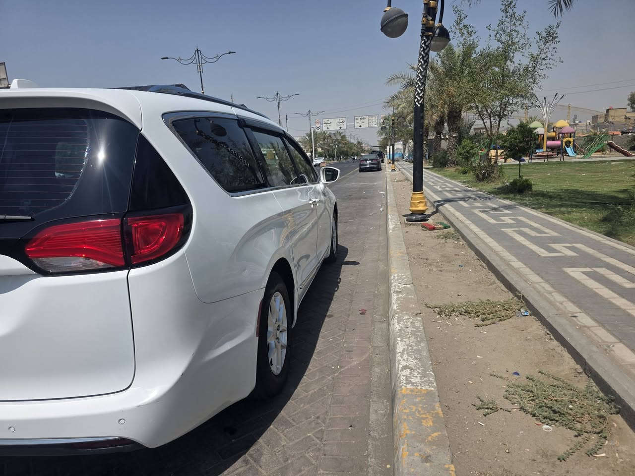 ✨🇺🇸 كرايسلر تورنك L  2020 🇺🇸✨
سيارة تجمع بين الفخامة، الراحة، والأمان...

━━━━━━━━━━━━━━━━━━━━الحادث جاملغ السايق 
صور الحادث مع مقطع فيديو والتفاصيل داخل المنشور 

🔑 نظام التشغيل ✔️ تشغيل بصمة (Push Start).

✔️ بصمة أبواب (Keyless Entry).

✔️ تشغيل عن بُعد (Remote Start).

━━━━━━━━━━━━━━━━━━━━

⚙️ المحرك والأداء ✔️ محرك 6 سلندر سعة 3.6L.

✔️ ناقل حركة أوتوماتيك مع تبديل ماوس.

✔️ عزم قوي وقيادة ناعمة وثابتة.

━━━━━━━━━━━━━━━━━━━━

⛽ منظومة الوقود ✔️ تعمل على البنزين

✔️ صرفية ممتازة مقارنة بقوة المحرك.

✔️ مناسبة للمشاوير اليومية والسفر.

━━━━━━━━━━━━━━━━━━━━

🛡️ أنظمة الأمان ✔️ رادار أمامي مع فرملة تلقائية.

✔️ تحذير مغادرة المسار (Lane Assist).

✔️ مثبت سرعة.

✔️ مانع انزلاق وثبات إلكتروني.

✔️ حساسات أمامية وخلفية.

✔️ كاميرا خلفية.

━━━━━━━━━━━━━━━━━━━━

🛋️ الراحة والفخامة ✔️ مقاعد جلد VIP منفصلة لـ7 ركاب.

✔️ تدفئة للمقاعد والدركسون.

✔️ ذاكرة لمقعد السائق.

✔️ تكييف ثلاثي المناطق.

✔️ أبواب جانبية كهربائية.

✔️ باب خلفي كهربائي.

━━━━━━━━━━━━━━━━━━━━

📱 التقنيات ✔️ شاشة معلومات وترفيه 

✔️ تحكم كامل من الدركسون.

✔️ منافذ USB وشحن.

━━━━━━━━━━━━━━━━━━━━

💎 التصميم الخارجي ✔️ إنارة LED حديثة.

✔️ تصميم أنيق يخطف الأنظار.

━━━━━━━━━━━━━━━━━━━━

🌟 ليش تختارها؟ ✅ سيارة عائلية واسعة ومريحة.

✅ مواصفات متكاملة وفخامة واضحة.

✅ جاهزة للاستخدام بدون أي مصاريف.

✅ فرصة ممتازة بسعر منافس.

━━━━━━━━━━━━━━━━━***********
العنوان بغداد الرصافه جميله 

💰 السعر 185ورقه وبيهه مجال قليل
