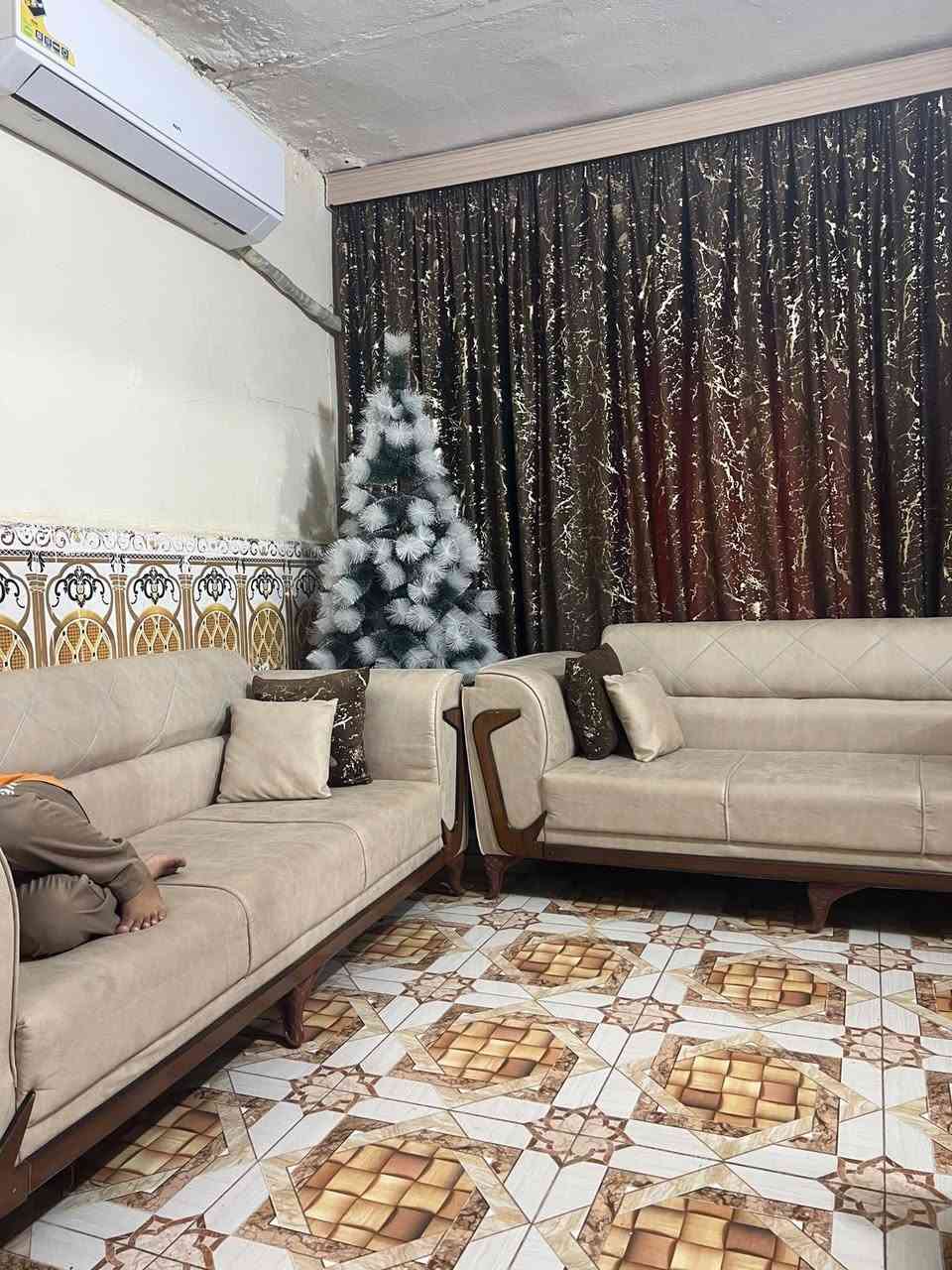 دار سكن للبيع مساحه البيت 230
حي الحكيم نزله عميد جادر
يتكون من غرفتين ومطبخ وستقبال وصحيات 
السعر 35وقابل للتفاوض 
للاستفسار
***********
