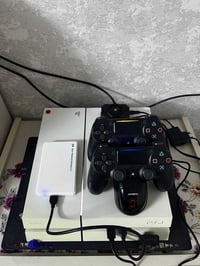 للبيع بلي فور فات ممفتوح ابد لوك ستيكر مهكر 20 لعبة وهارد 500GB  يحتوي...
