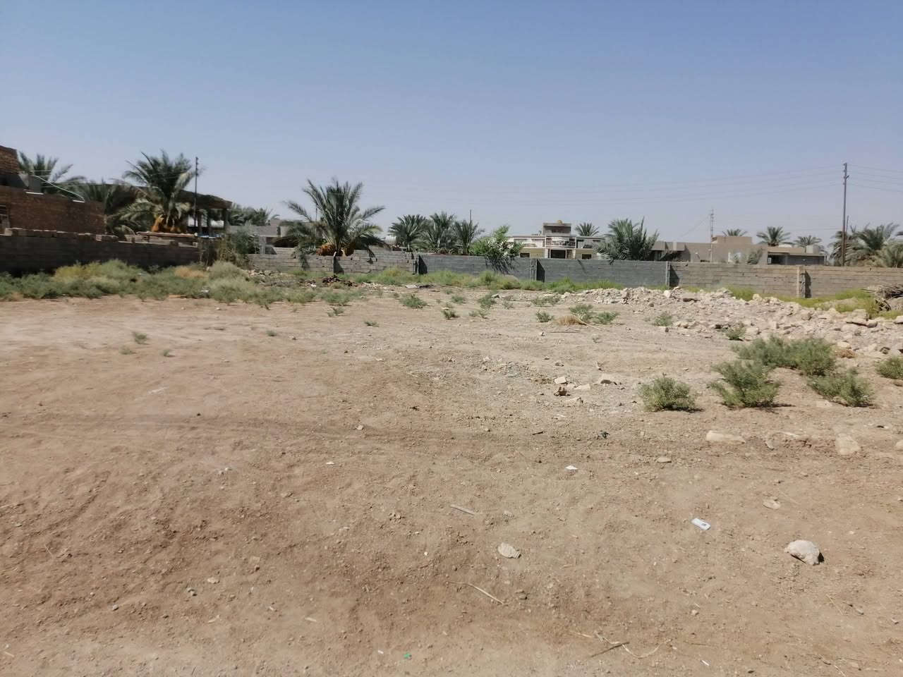 🏡 قطعة أرض سكنية للبيع – فرصة مميزة لبناء بيت العمر 🏡

📐 المساحة: 950 متر
📏 الواجهة: 25 متر
📏 النزال: 38 متر
📜 طابو زراعي سند 25

📍 الموقع: الرمادي – ناحية اليرموك – منطقة زنگورة – قرب جامع الهدى.

✨ تقع الأرض داخل منطقة سكنية هادئة ومريحة، ومتوفر فيها جميع الخدمات:
💧 ماء
⚡ كهرباء
🛣️ تبليط
🏫 مدارس
🏛️ بلدية

✅ الأرض مدفونة وجاهزة للبناء والسكن بالوقت الحالي، يعني ما تحتاج تنتظر أو تتحمل تكاليف دفن وتجهيز إضافية.

🏠 إذا ما عندك أرض وتريد تبني بيت العمر، هاي فرصتك… تعال أخذها هسه ولا تتأخر!
موقع هادئ، خدمات متوفرة، ومساحة ممتازة لبناء بيت مريح مع حديقة ومرافق حسب رغبتك.

📞 للسعر والاستفسار:
📱 *********** واتساب
📱 *********** واتساب
📩 أو مراسلة صفحة المكتب

🏢 مكتب عدنان العسافي للخدمات العقارية
📌 نستقبل جميع العروض العقارية في مدينة الرمادي.

#أرض_للبيع #أراضي_للبيع #عقارات_الرمادي #عقار_الرمادي #الرمادي #ناحية_اليرموك #زنگورة #زنكورة #أراضي_زنگورة #أرض_سكنية #قطعة_أرض #بيت_العمر #بناء_بيت #سكن #أراضي_سكنية #عقارات_الأنبار #عقارات_العراق #أملاك #استثمار_عقاري #استثمار #طابو_زراعي #سند_25 #تحويل_مباشر #ماء #كهرباء #تبليط #مدارس #بلدية #أرض_مدفونة #جاهزة_للبناء #مكتب_عدنان_العسافي #الخدمات_العقارية #عروض_عقارية #عقارات_اليرموك #بيوت_الرمادي #أراضي_الأنبار #للبيع #فرصة_عقارية
