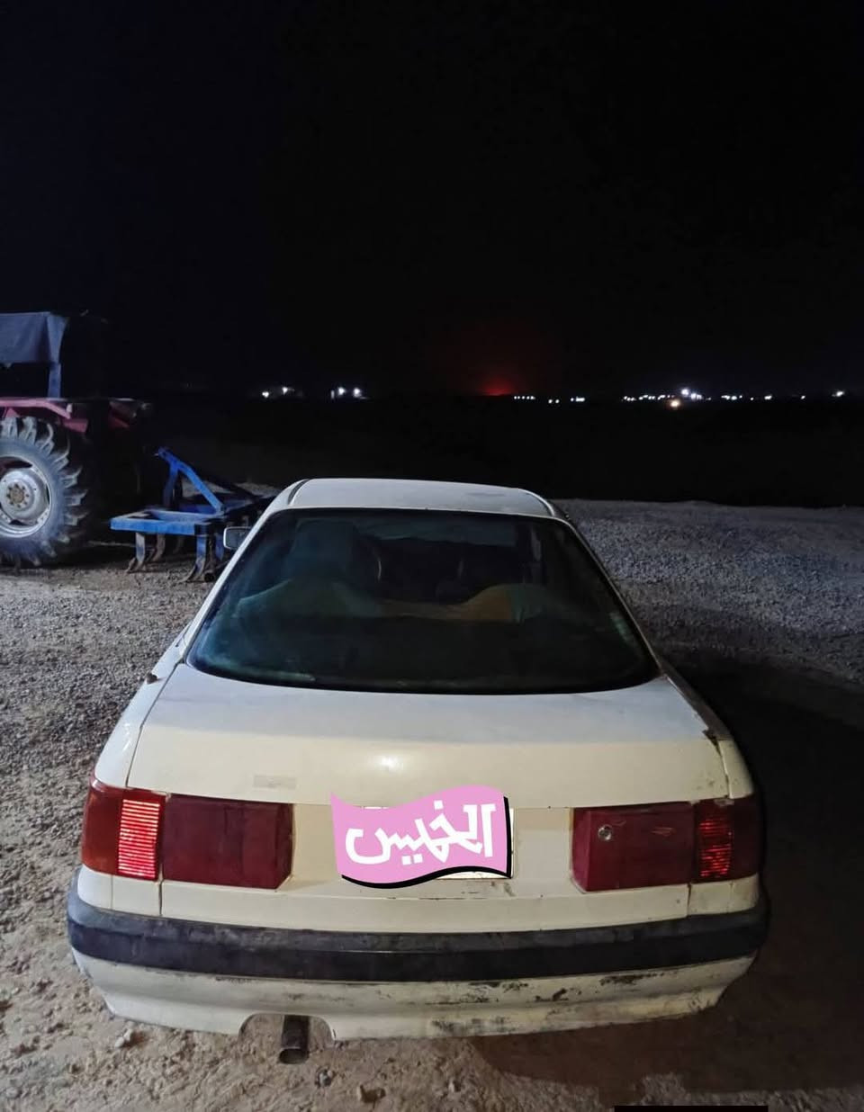 السلام عليكم 

اودي للبيع اللون ابيض 
رقم سنويه وتحويل 
موديل 90 سياره حلوه ونضيفه 
السعر 18ورقه وبيهه مجال وحي الله الجميع
***********

نص مكتوب في الصور:
- الخميس
- ٧:٤٣ م